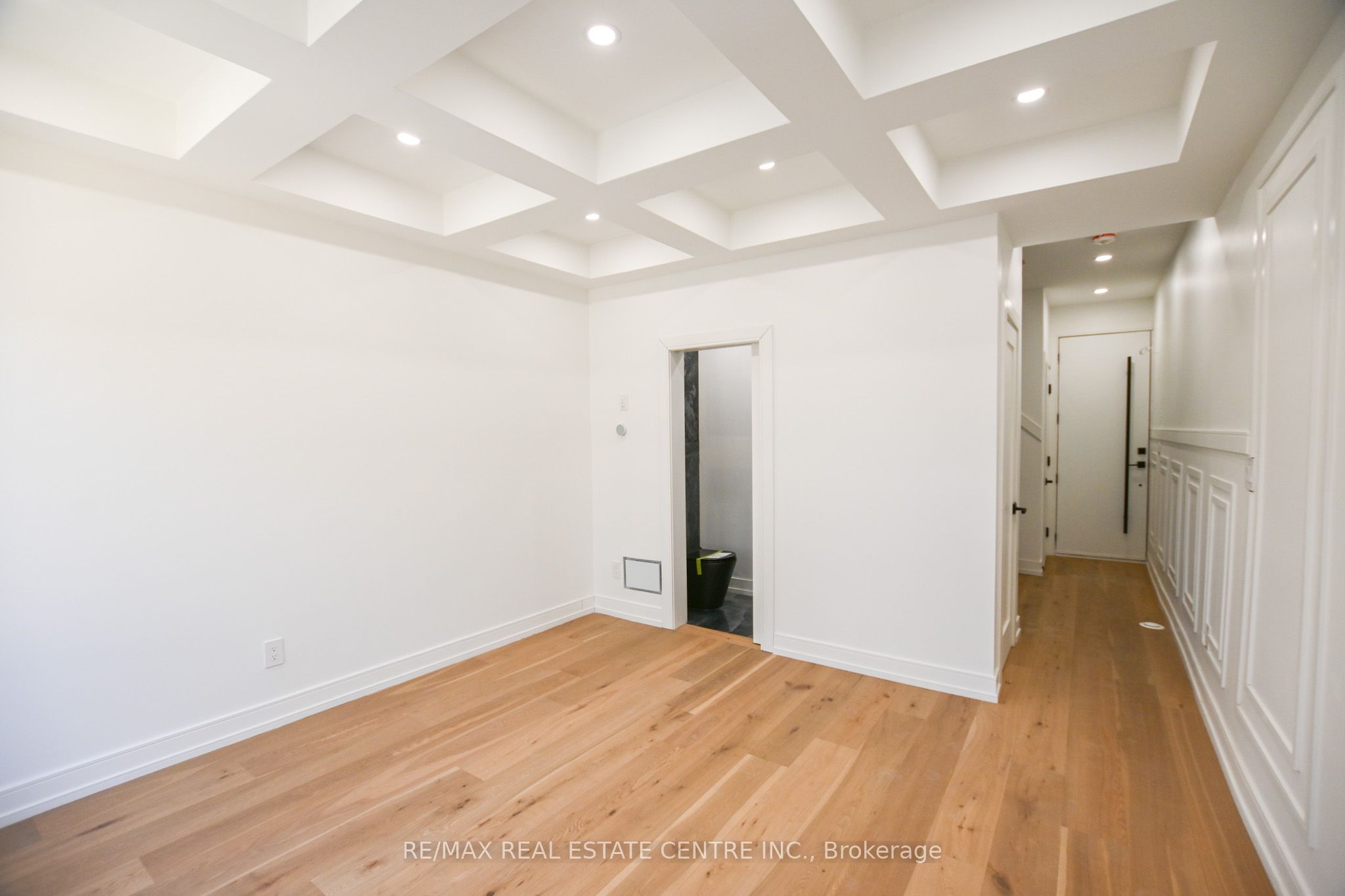 57 Jones Avenue, Toronto, ON M4M 2Z7 photo 4