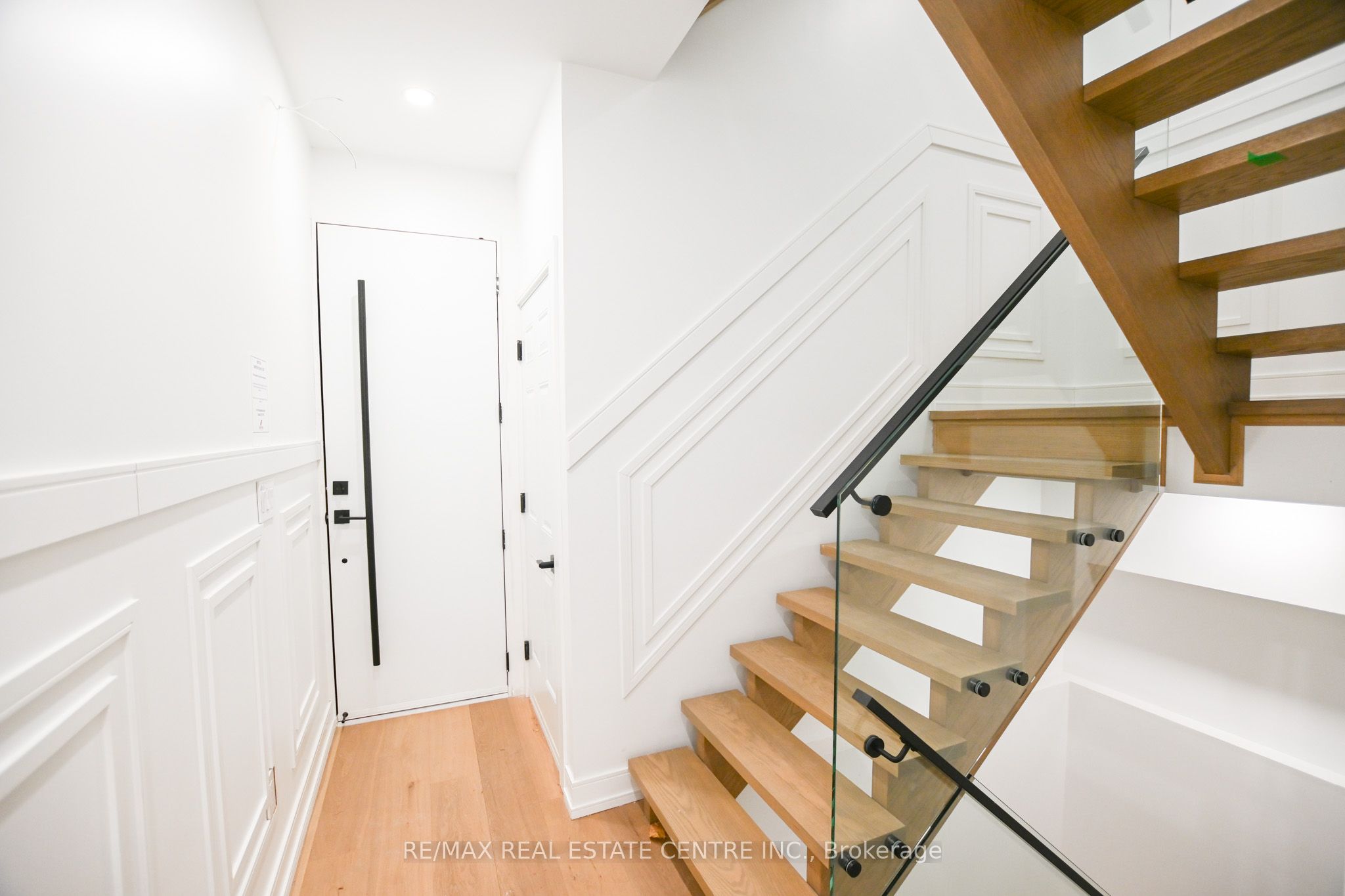 59 Jones Avenue, Toronto, ON M4M 2Z7 photo 2