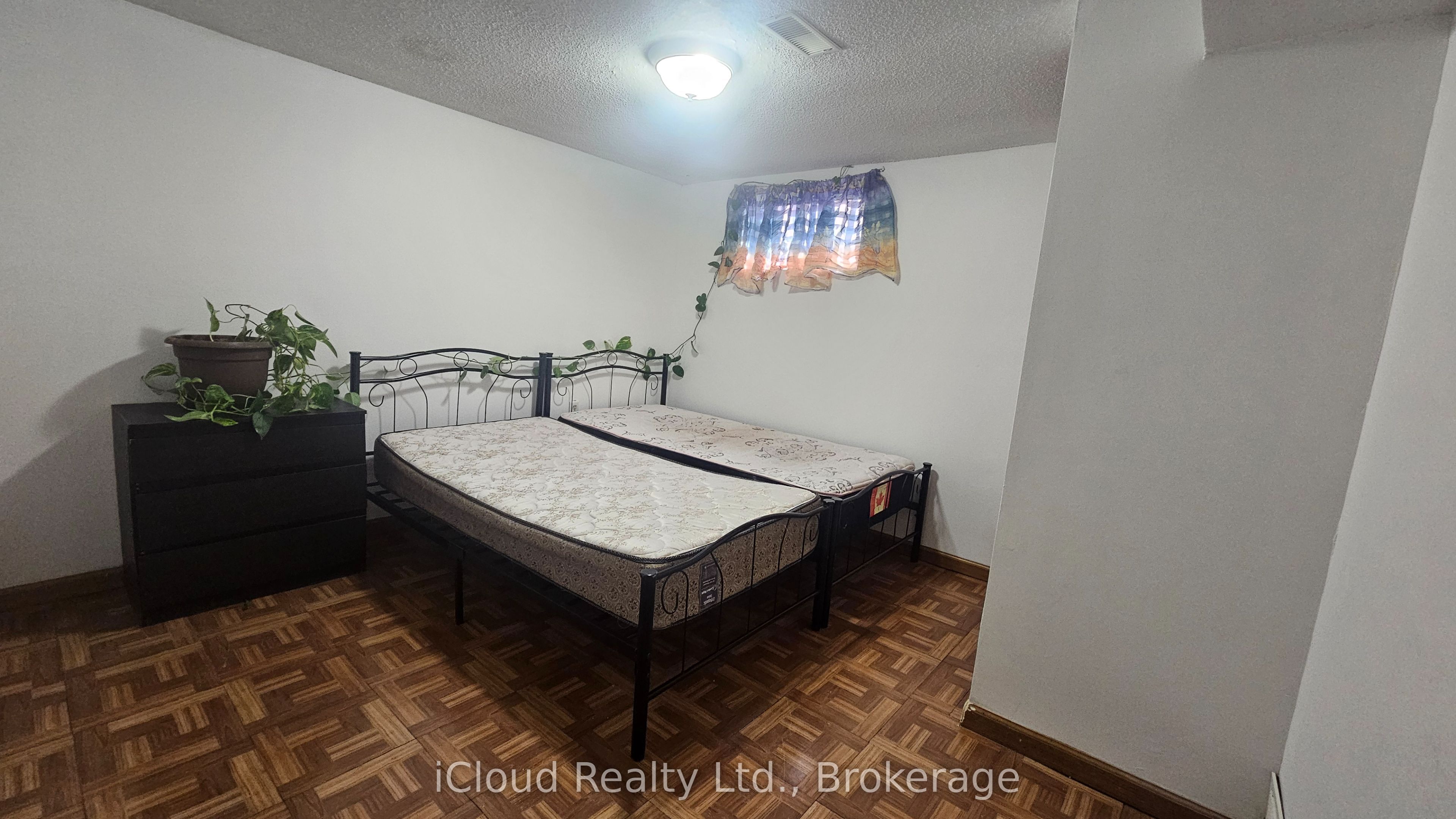 39 Frey Crescent BSMNT, Toronto, ON M1R 2C5 photo 4