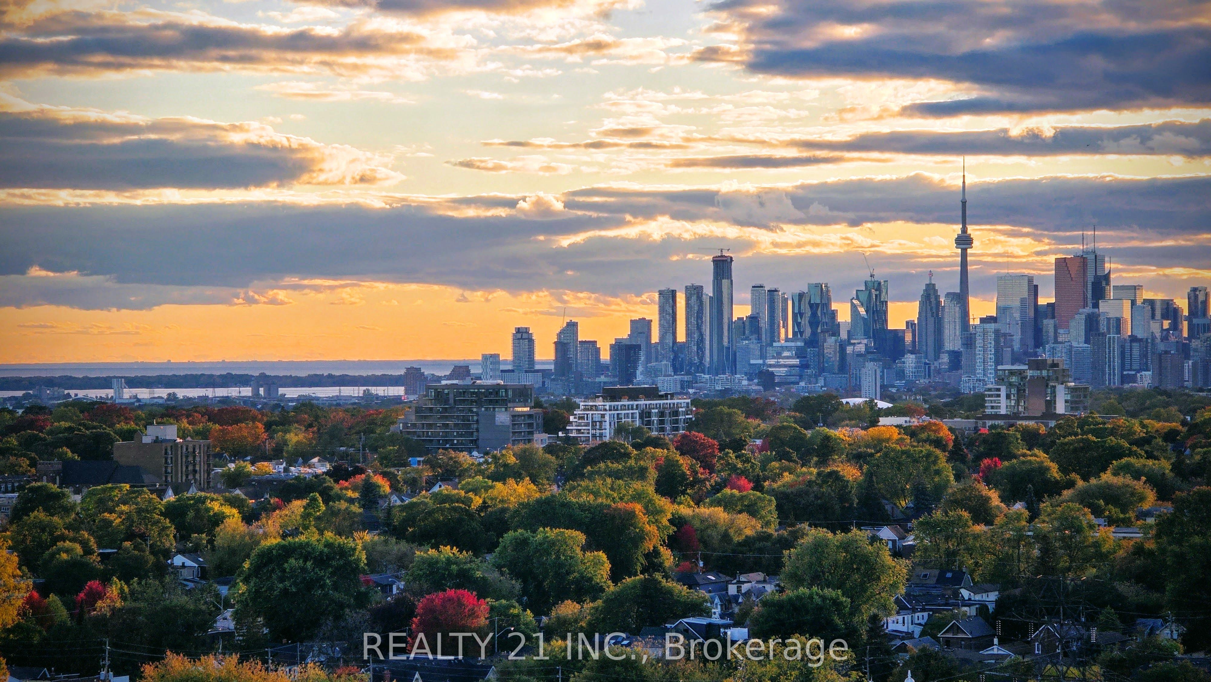 5 Massey Square 2103, Toronto, ON M4C 5L6