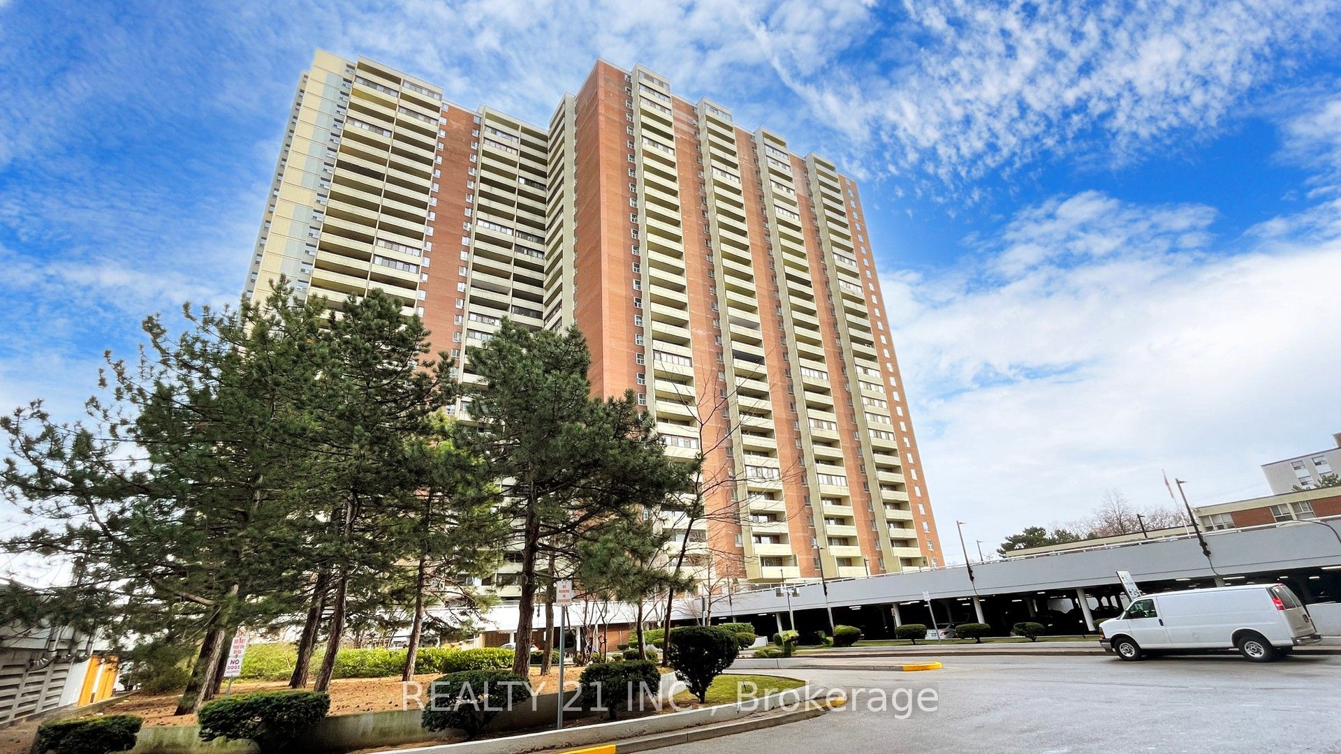 5 Massey Square 2103, Toronto, ON M4C 5L6 photo 2