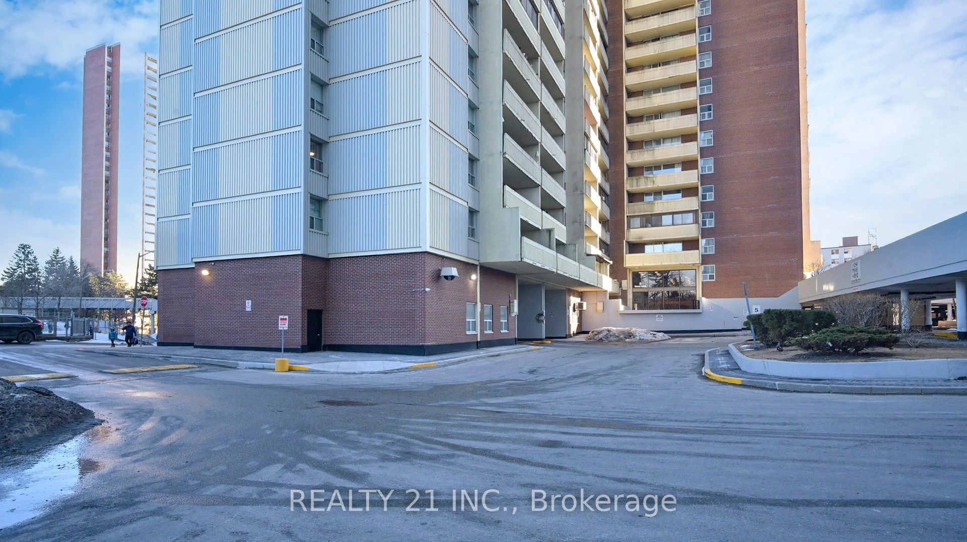 5 Massey Square 2103, Toronto, ON M4C 5L6 photo 5