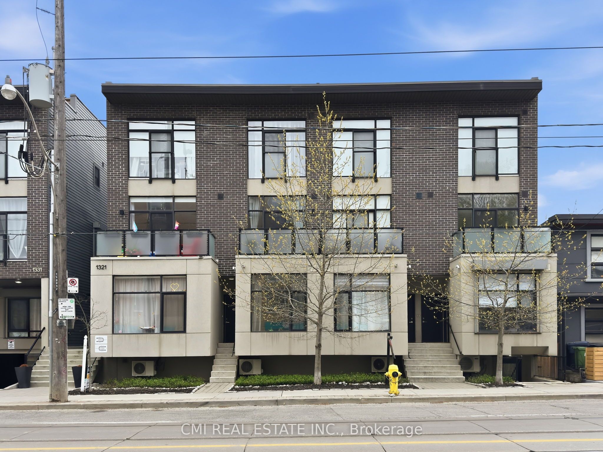1321 Gerrard Street E 10, Toronto, ON M4L 1Y8 photo 2
