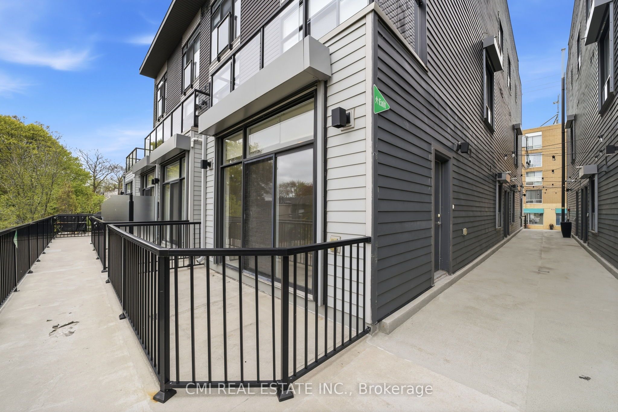1321 Gerrard Street E 10, Toronto, ON M4L 1Y8 photo 3