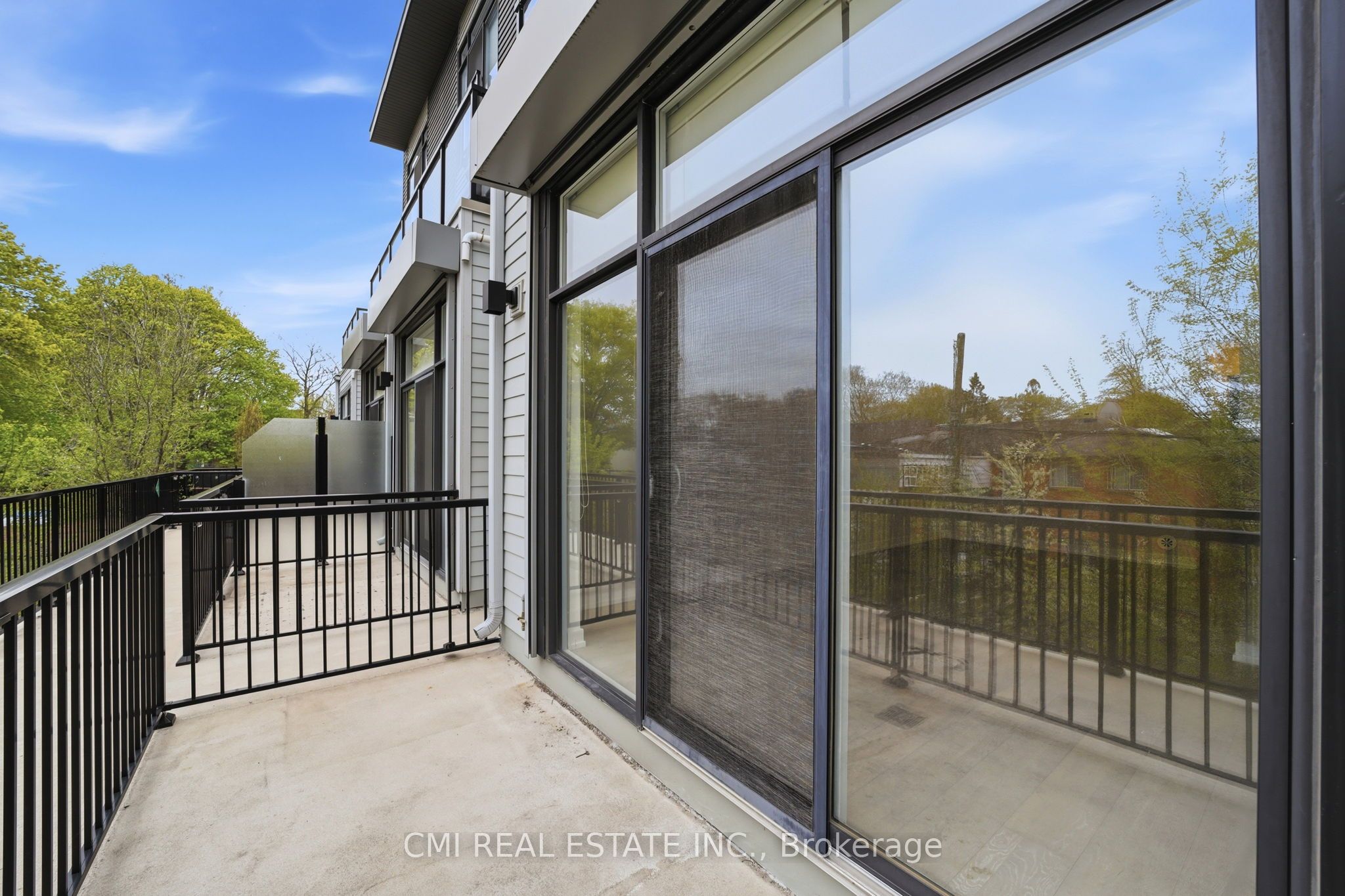 1321 Gerrard Street E 10, Toronto, ON M4L 1Y8 photo 5