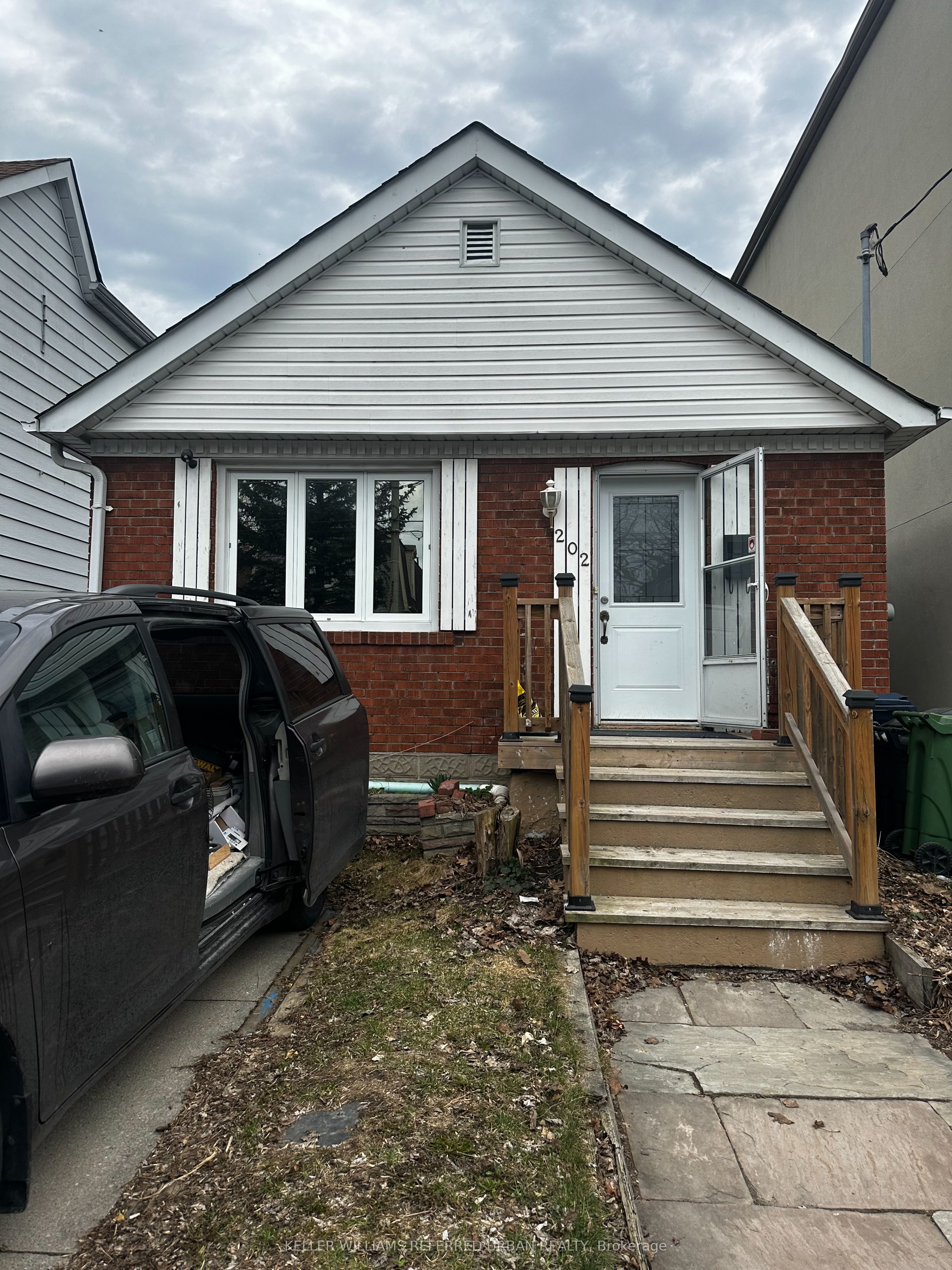 202 Cedarvale Avenue, Toronto, ON M4C 4K2