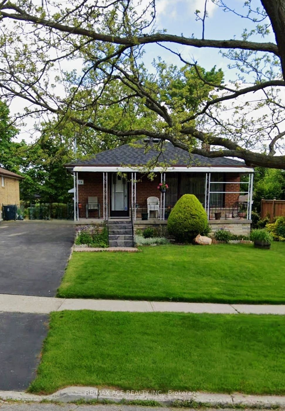 36 Delawana Drive, Toronto, ON M1G 2A8