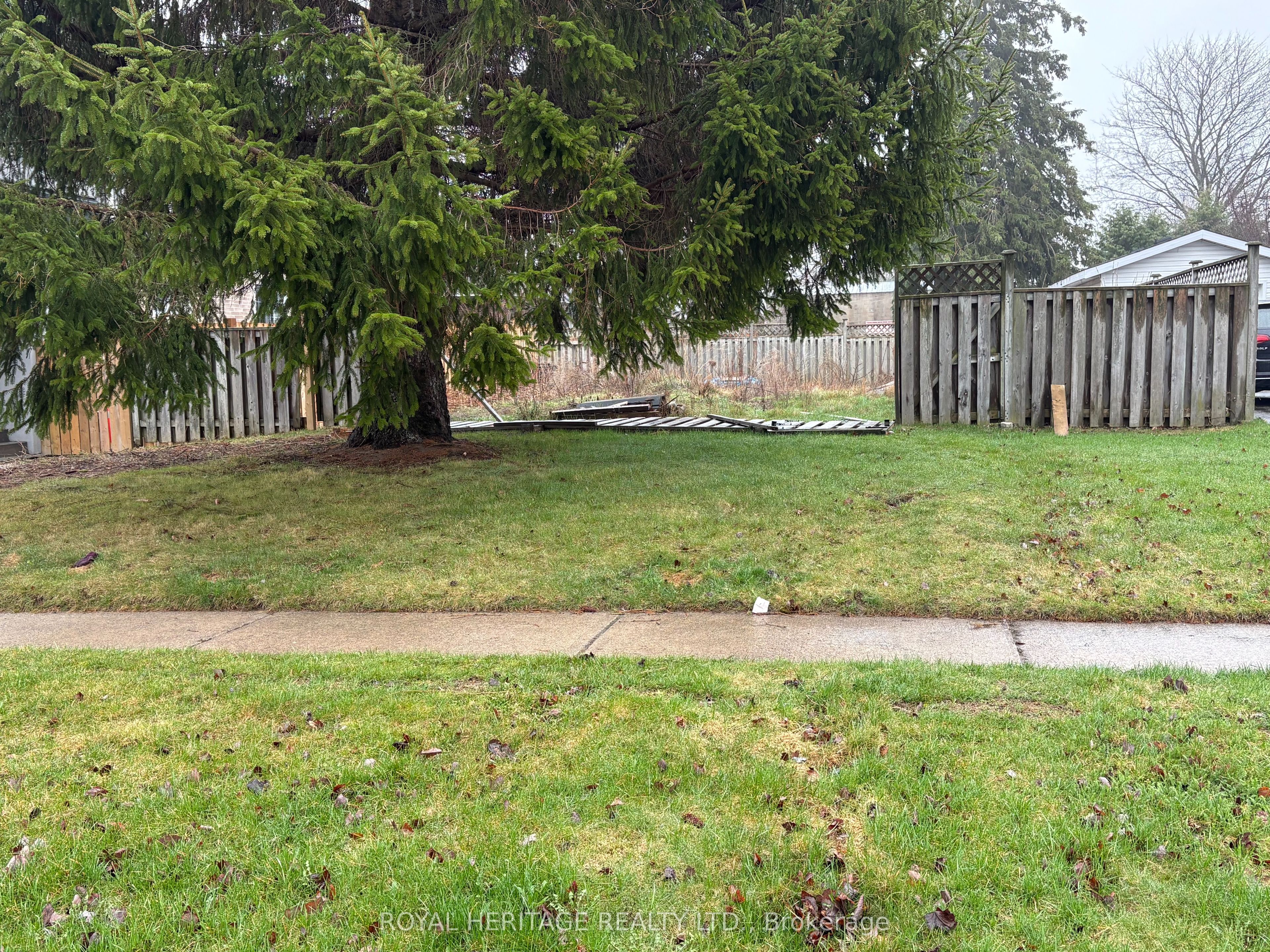 283 Humber Avenue, Oshawa, ON L1J 2T3