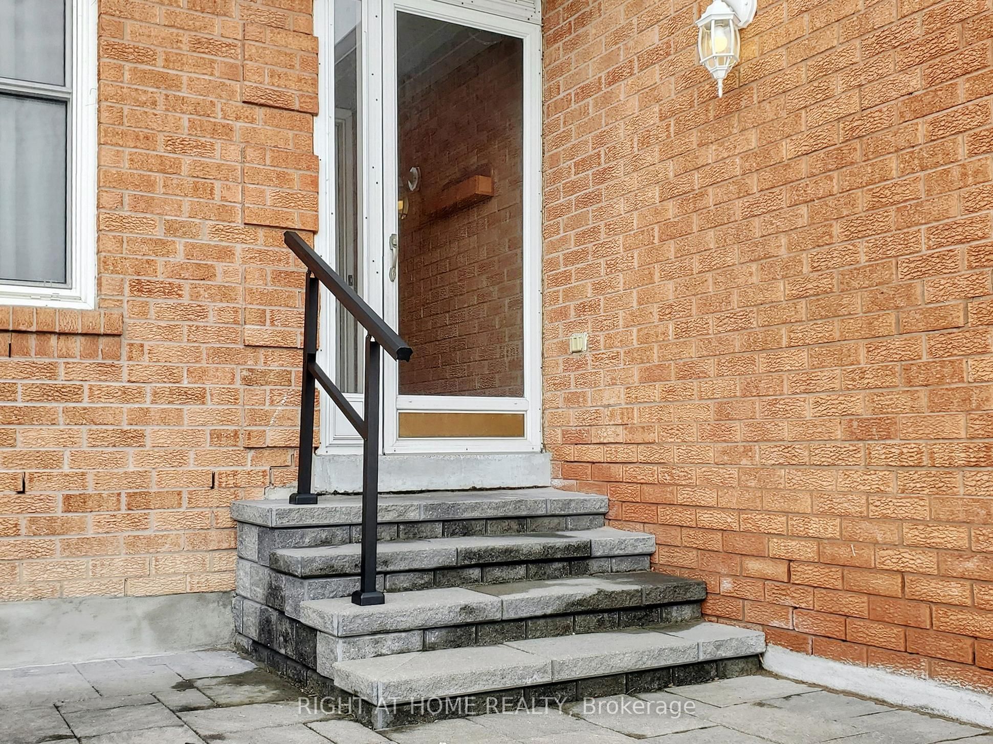 531 Steeple Hill, Pickering, ON L1V 5Z6 photo 3