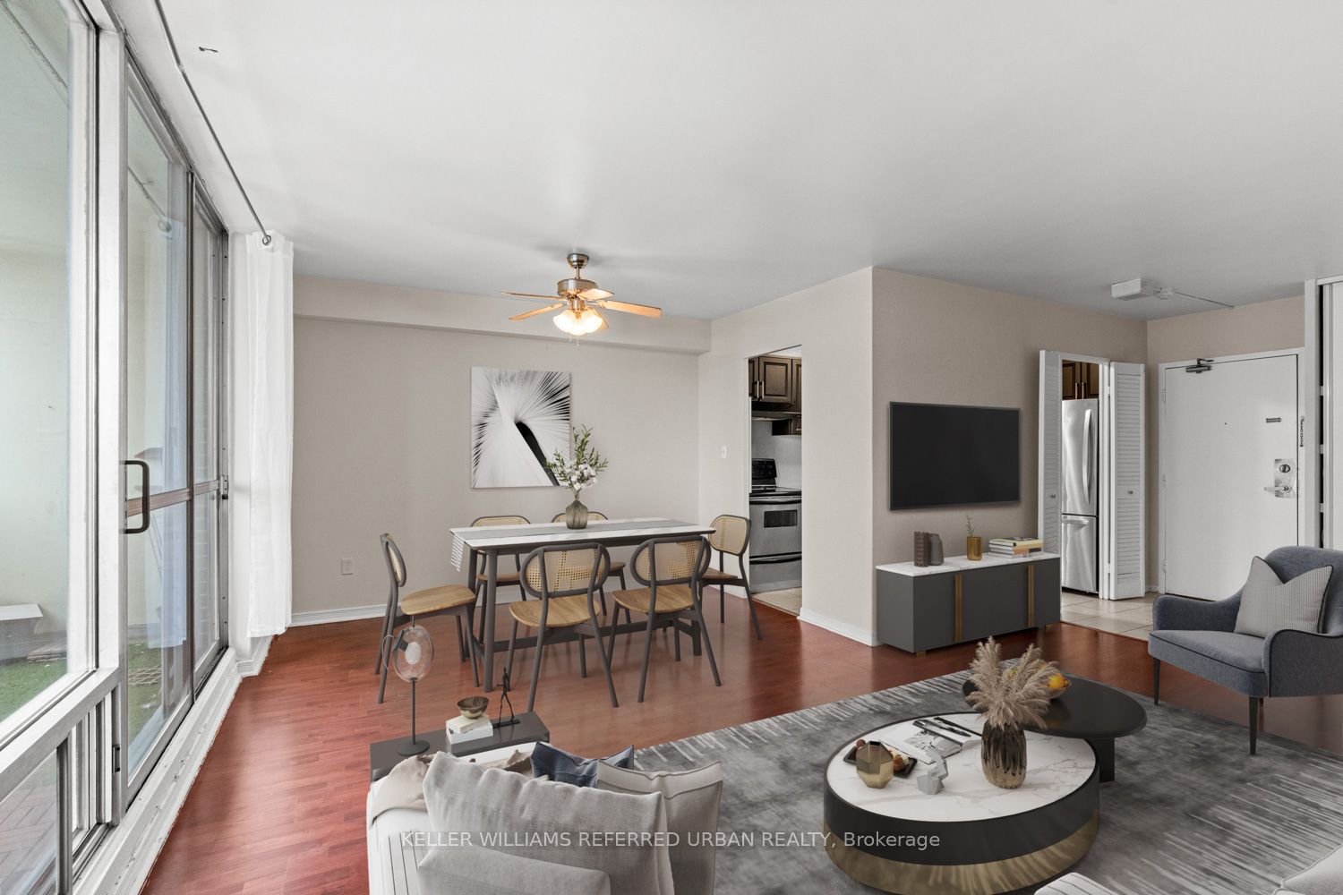 5 Massey Square 903, Toronto, ON M4C 5L6 photo 3