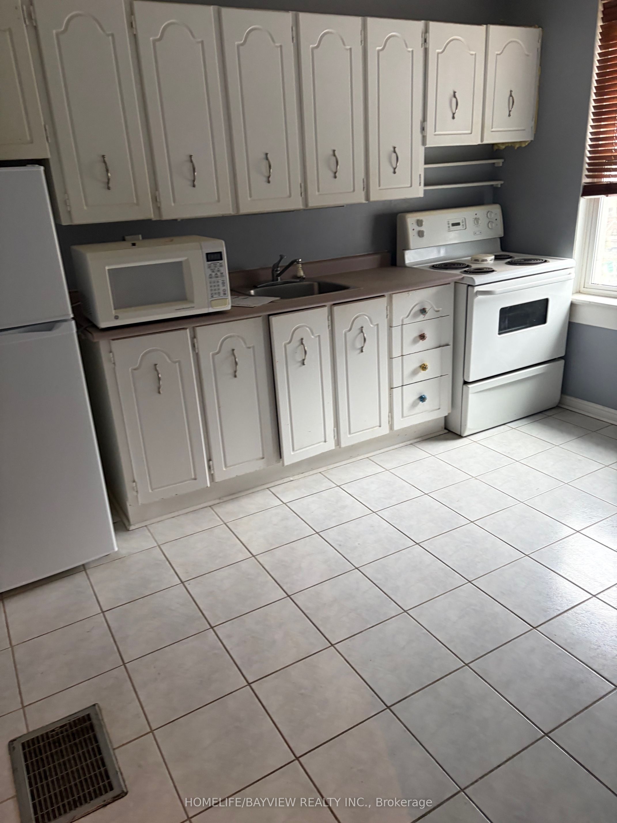 78 Woodycrest Avenue 2nd & 3rd Floors, Toronto, ON M4J 3A7 photo 2
