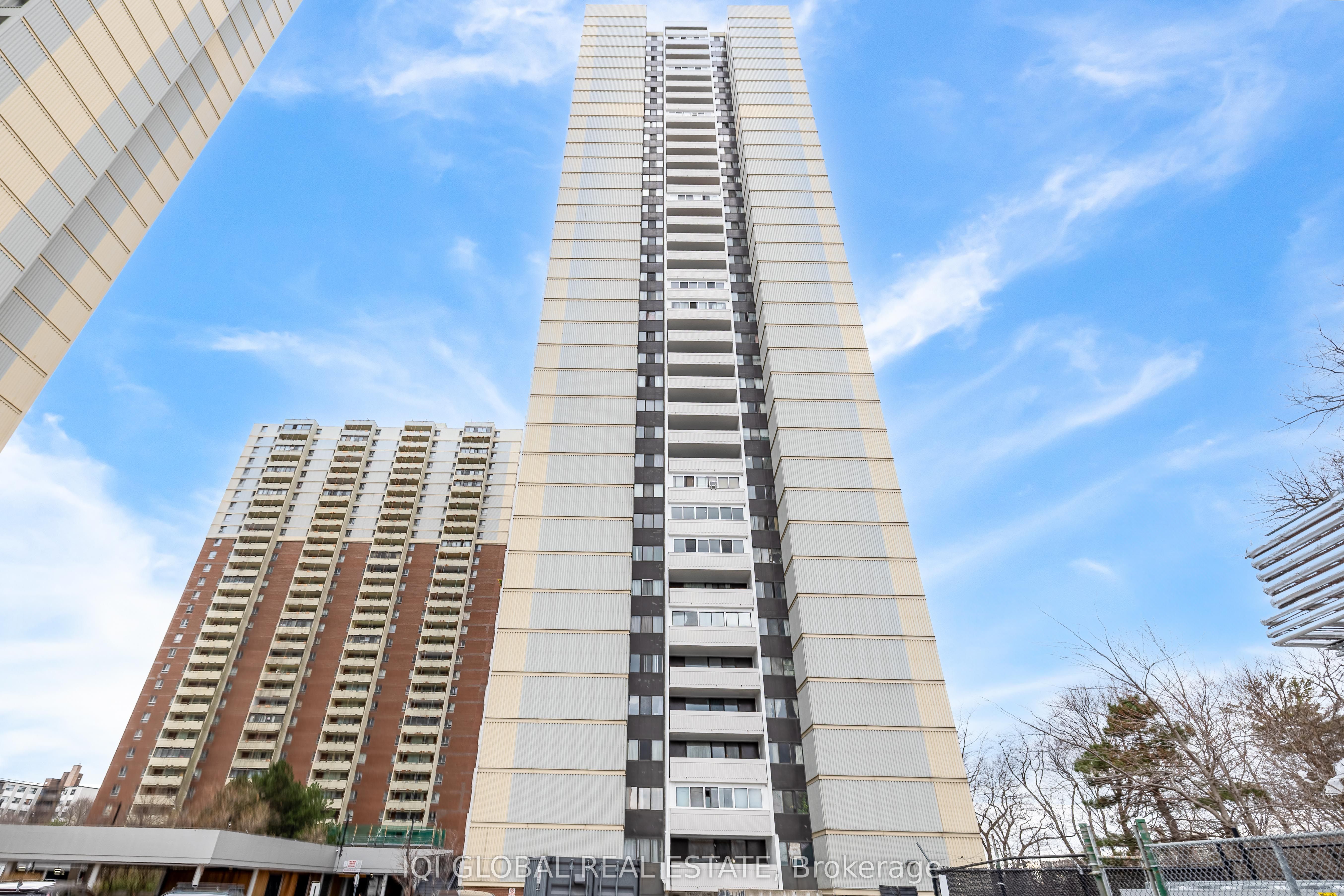 3 Massey Square 2407, Toronto, ON M4C 5L5