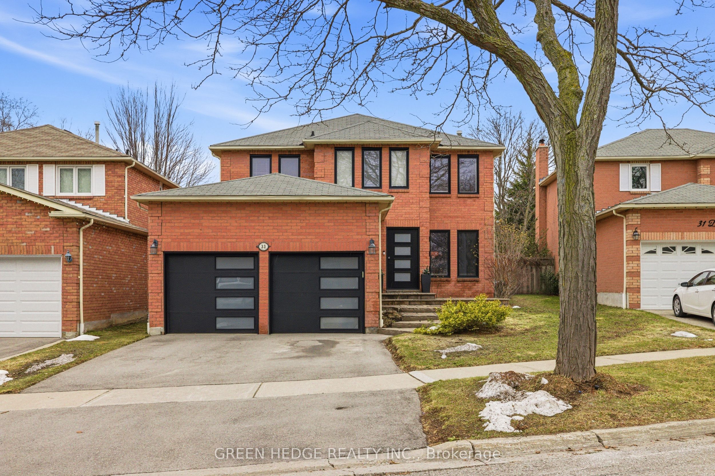 33 Dagwell Crescent, Ajax, ON L1T 3M8
