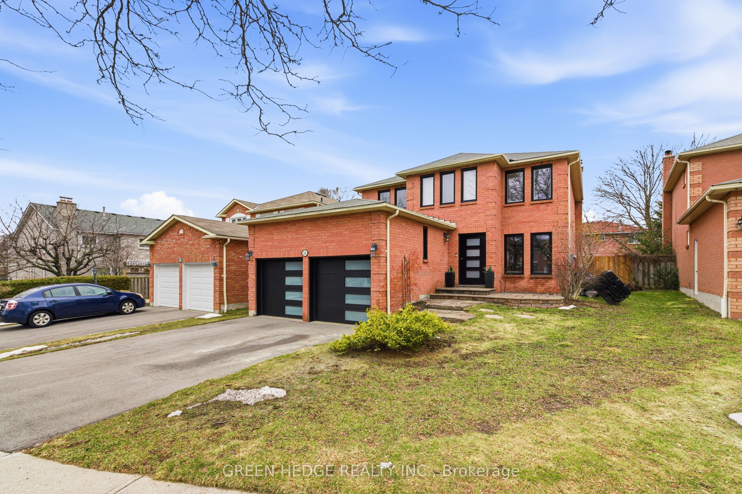 33 Dagwell Crescent, Ajax, ON L1T 3M8 photo 2