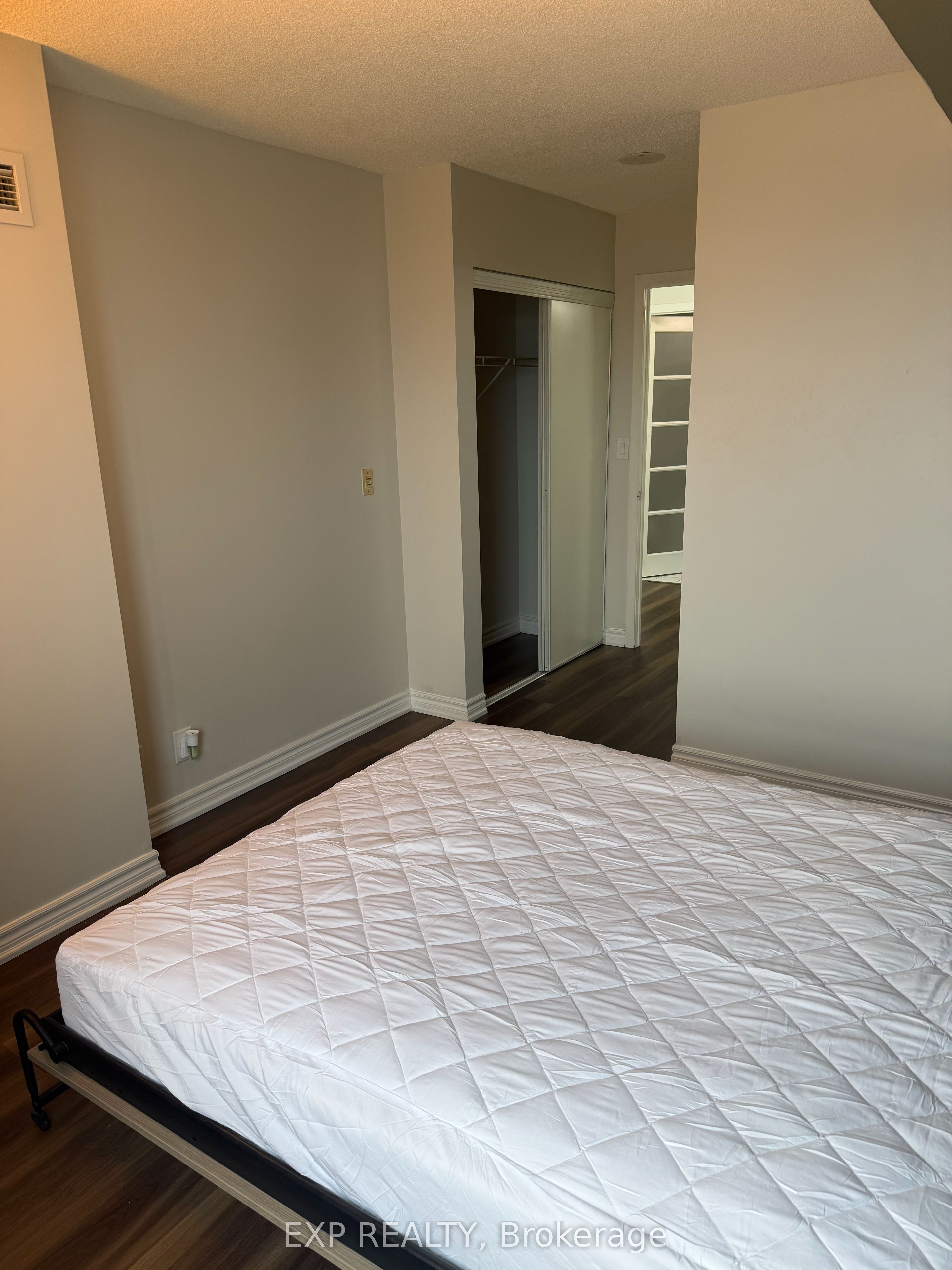 38 Lee Centre Drive 2203, Toronto, ON M1H 3J7 photo 2