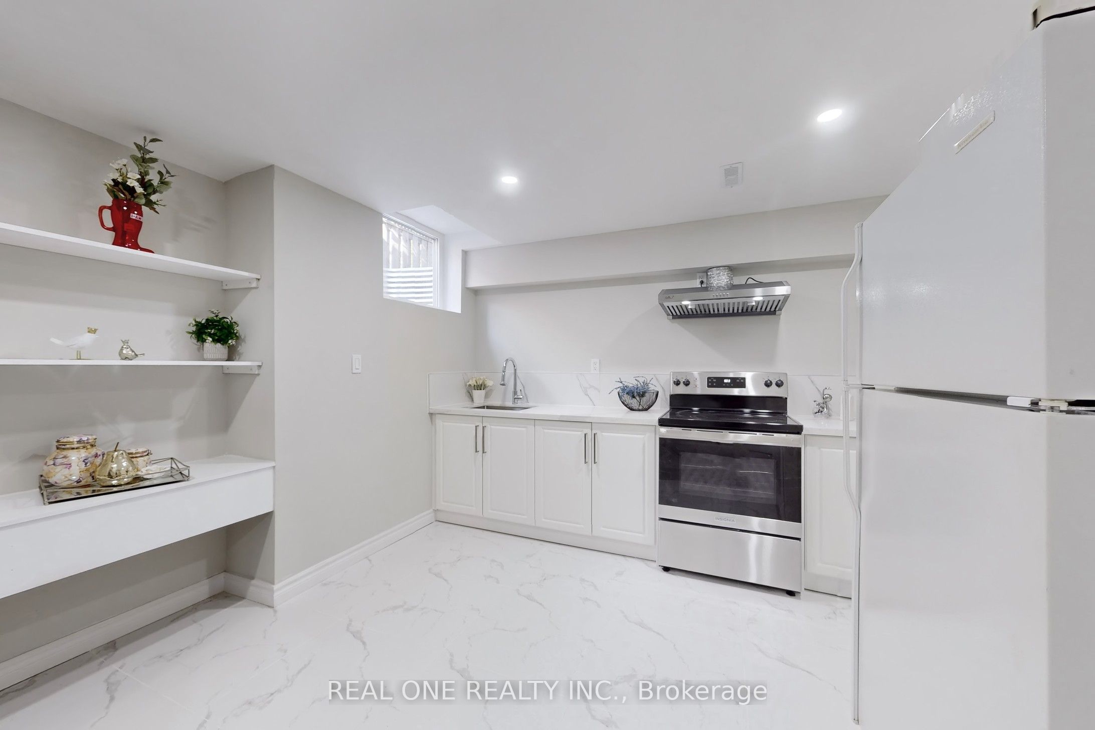 27 Gladiola Court E, Whitby, ON L1R 1N8 photo 3