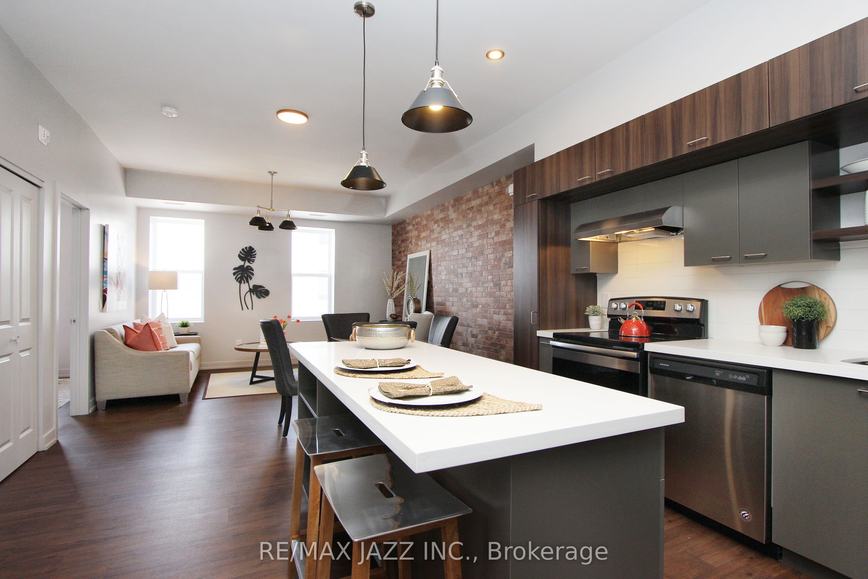 14 1/2 King Street E 201, Oshawa, ON L1H 1A9 photo 3