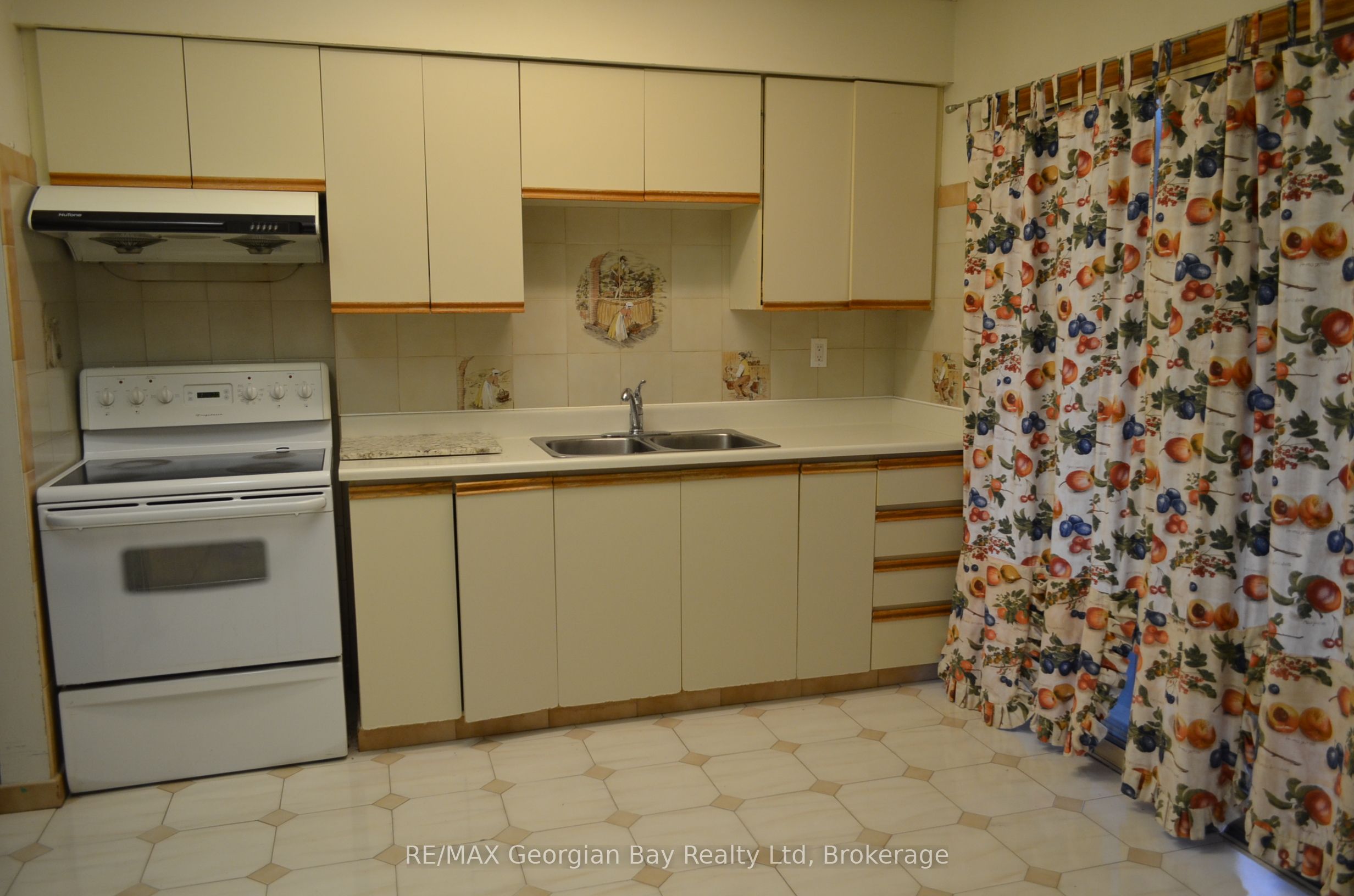 517 Milverton Boulevard, Toronto, ON M4C 1X6 photo 5