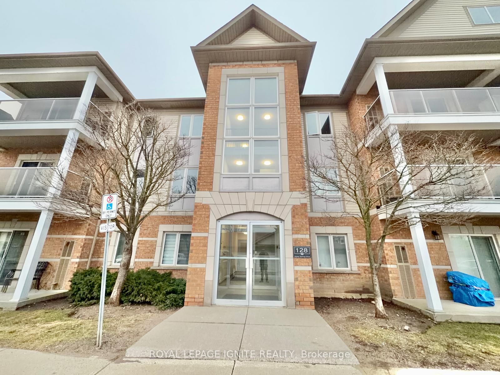 128 Aspen Springs Drive 304, Clarington, ON L1C 0G9