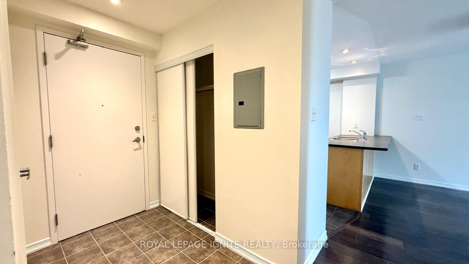 128 Aspen Springs Drive 310, Clarington, ON L1C 0G9 photo 3