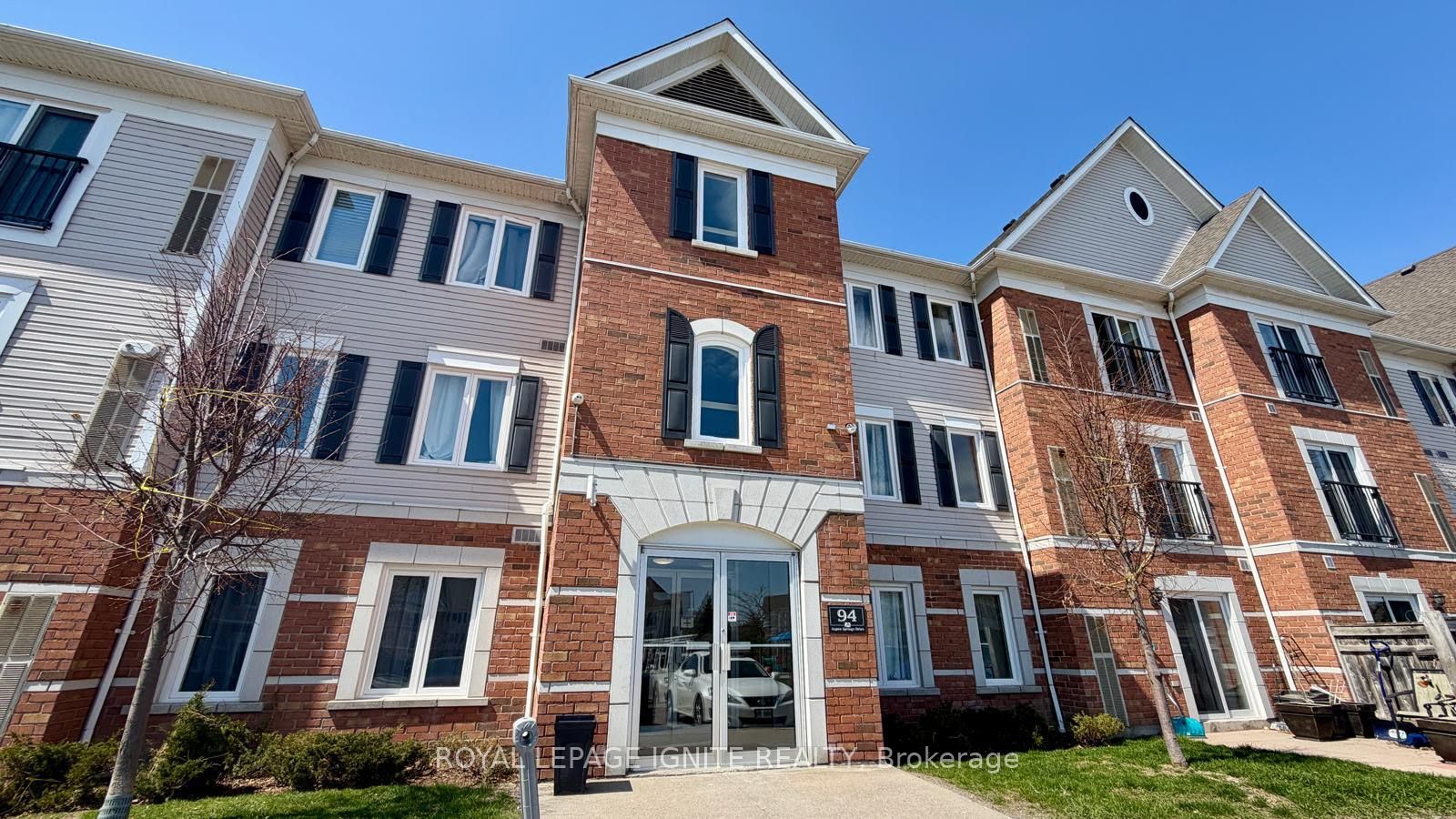 94 Aspen Springs Drive 209, Clarington, ON L1C 5N4