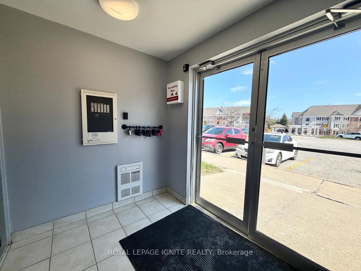 94 Aspen Springs Drive 209, Clarington, ON L1C 5N4 photo 2