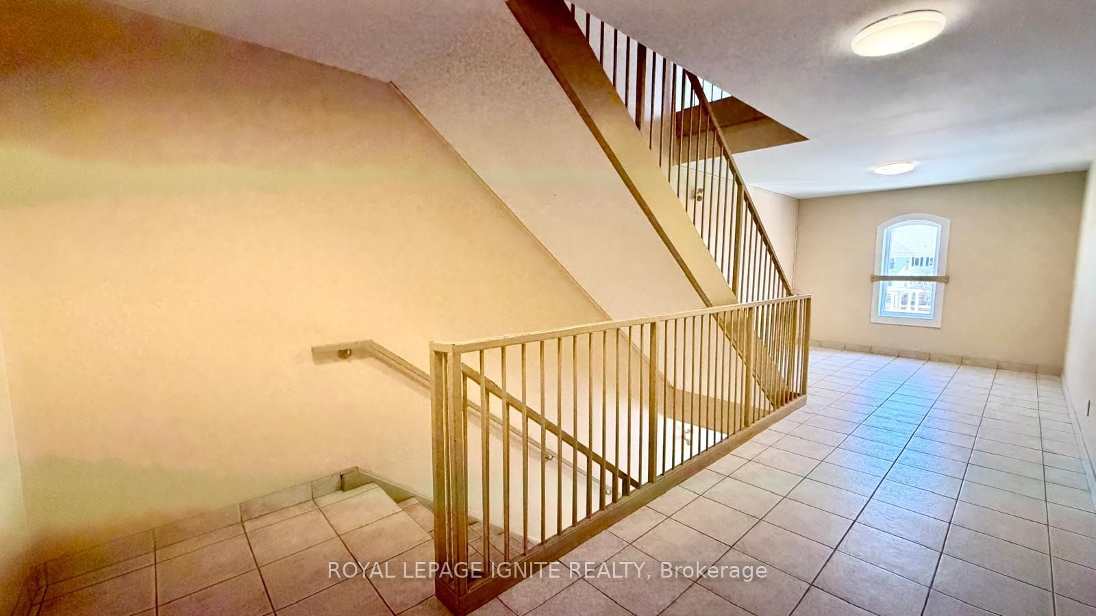 94 Aspen Springs Drive 209, Clarington, ON L1C 5N4 photo 3