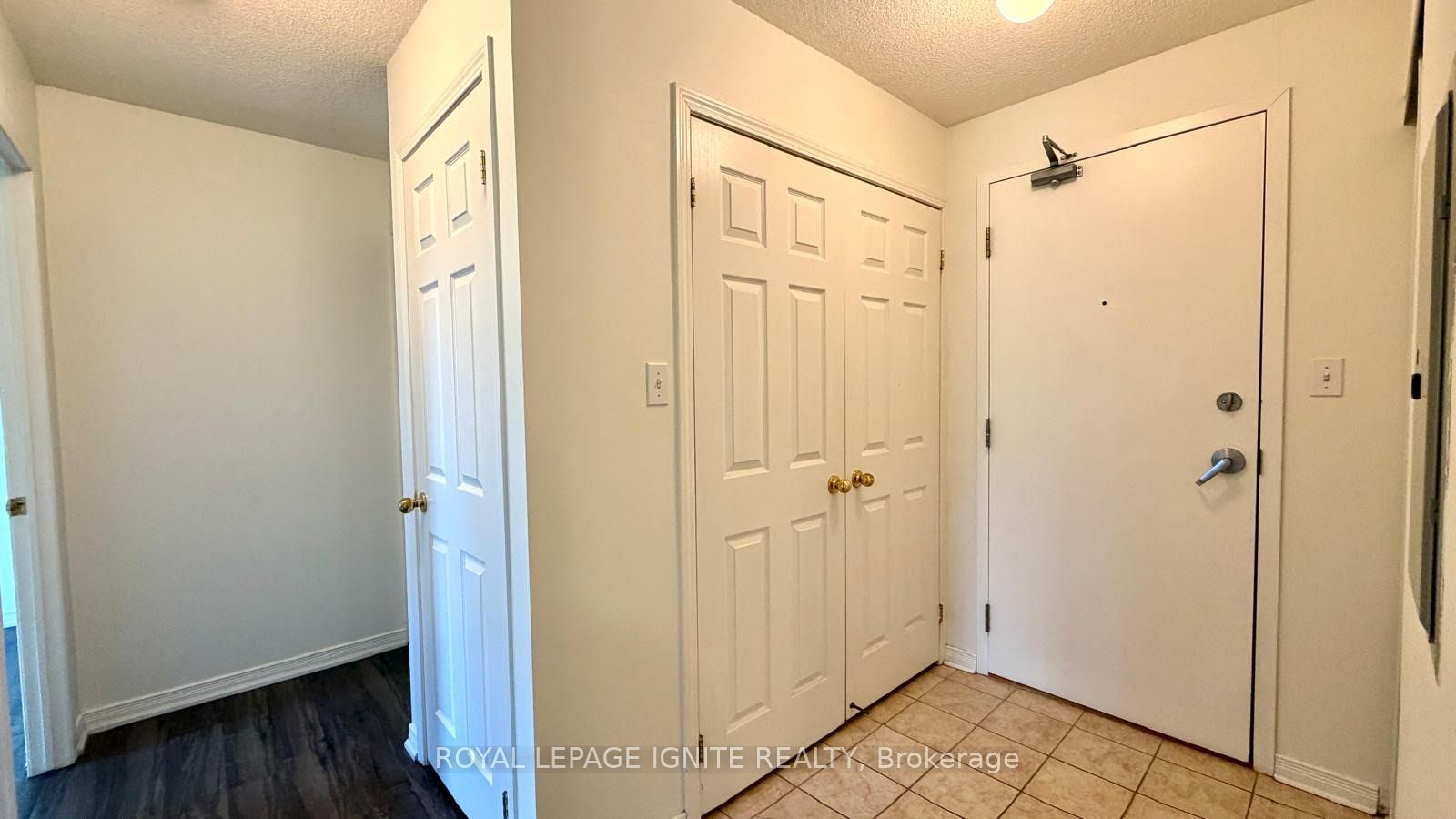 94 Aspen Springs Drive 209, Clarington, ON L1C 5N4 photo 5