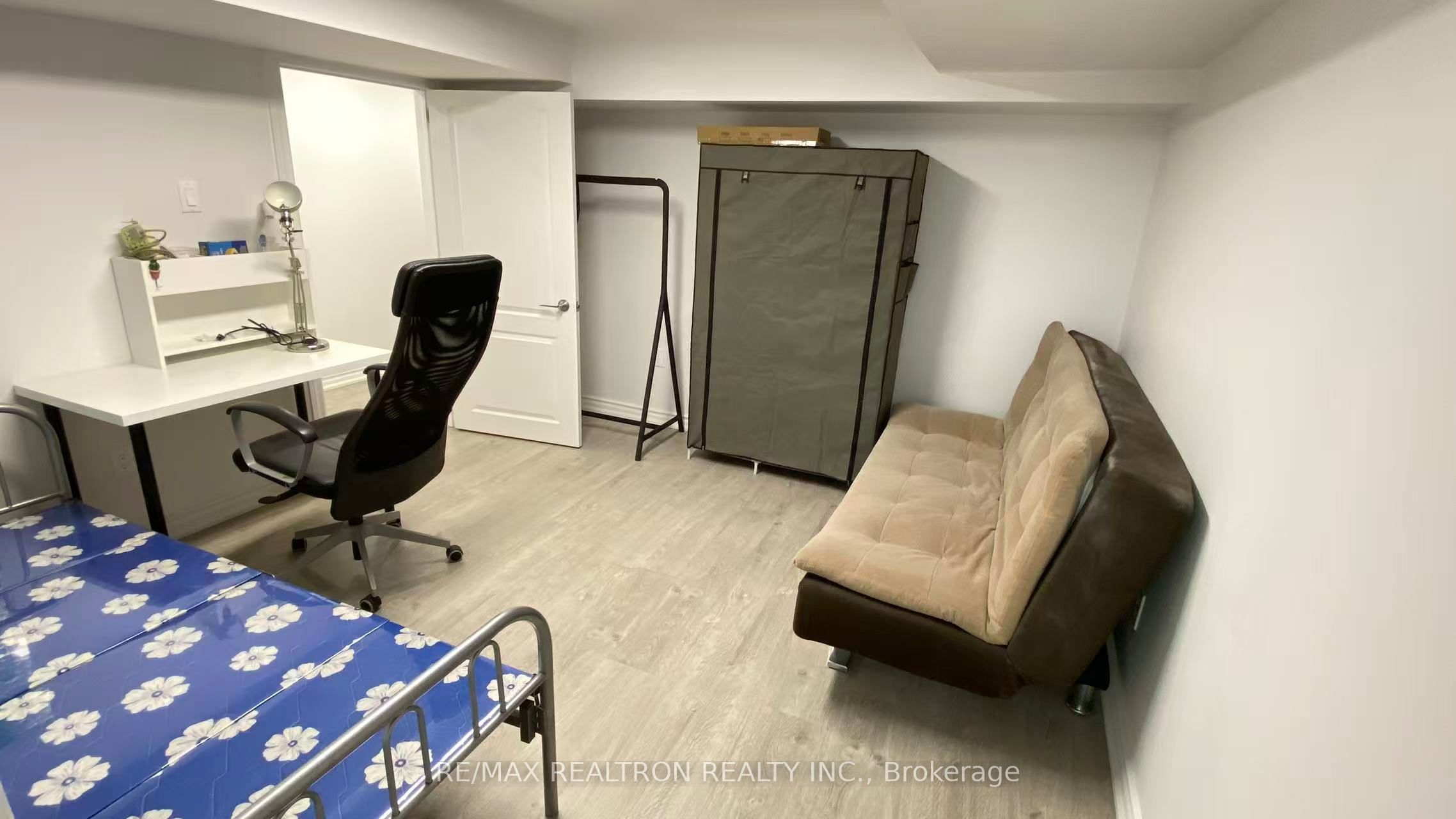 6 Cudham Drive BSMT, Toronto, ON M1S 3J6 photo 2