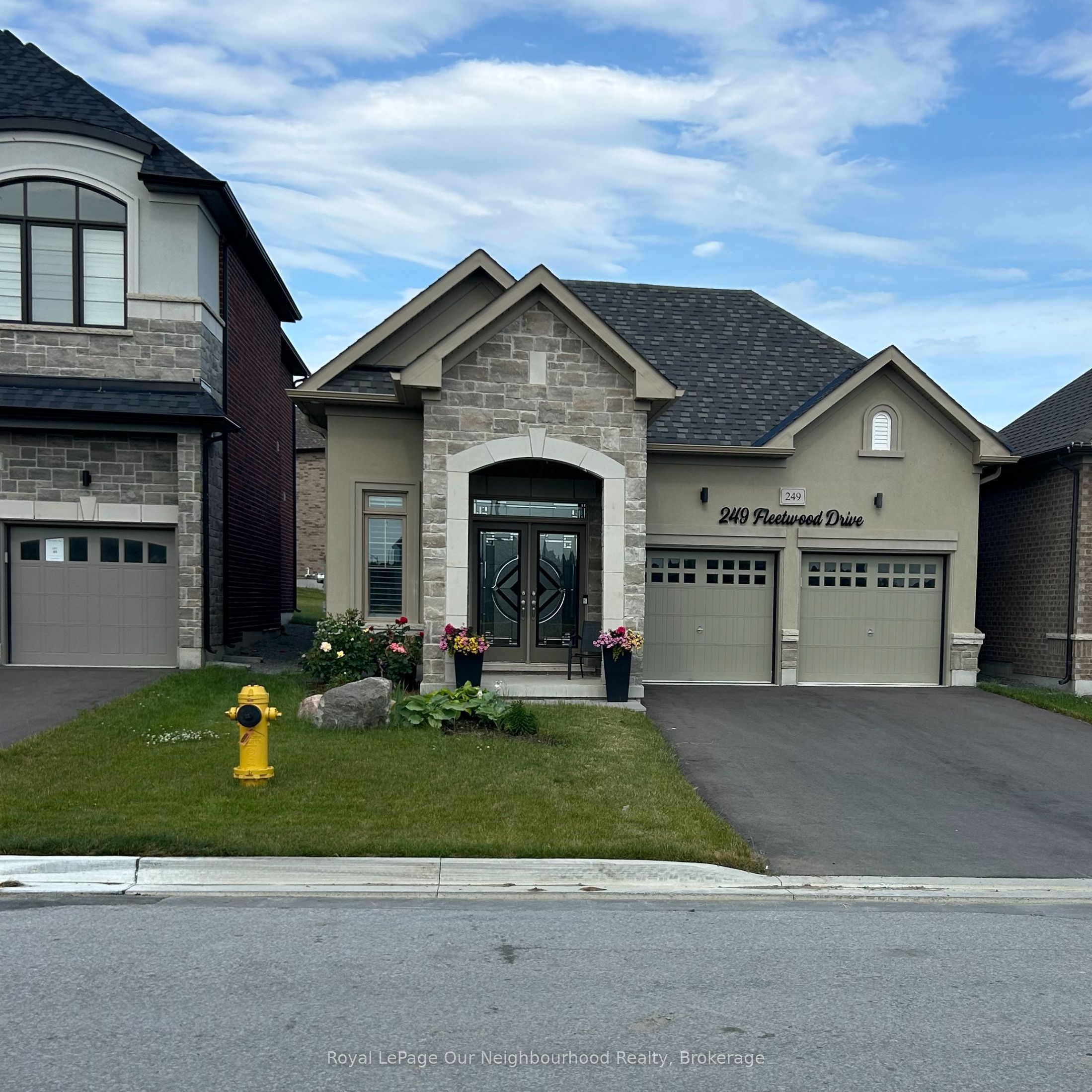249 Fleetwood Drive, Oshawa, ON L1K 3E8 photo 3