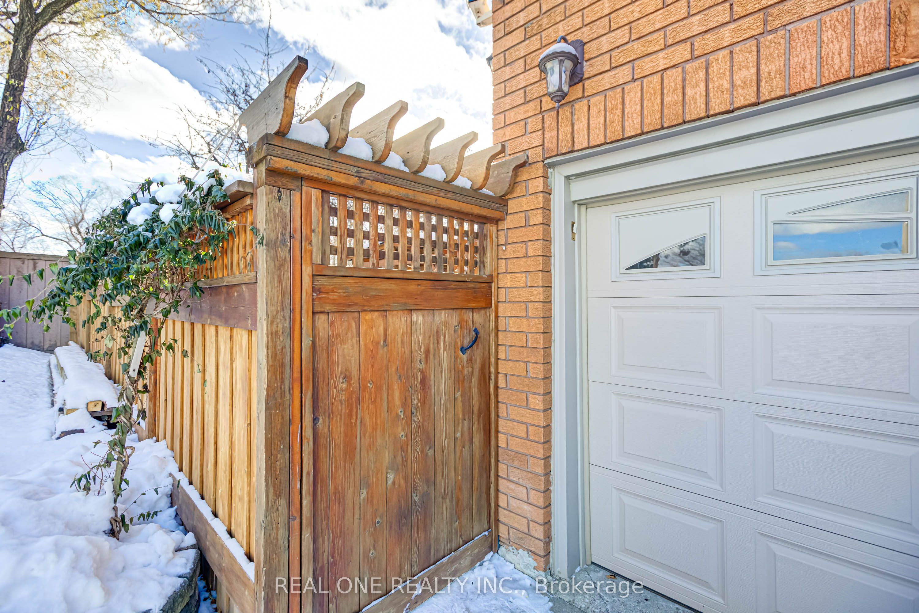 2 Grittani Lane, Toronto, ON M1S 5B7