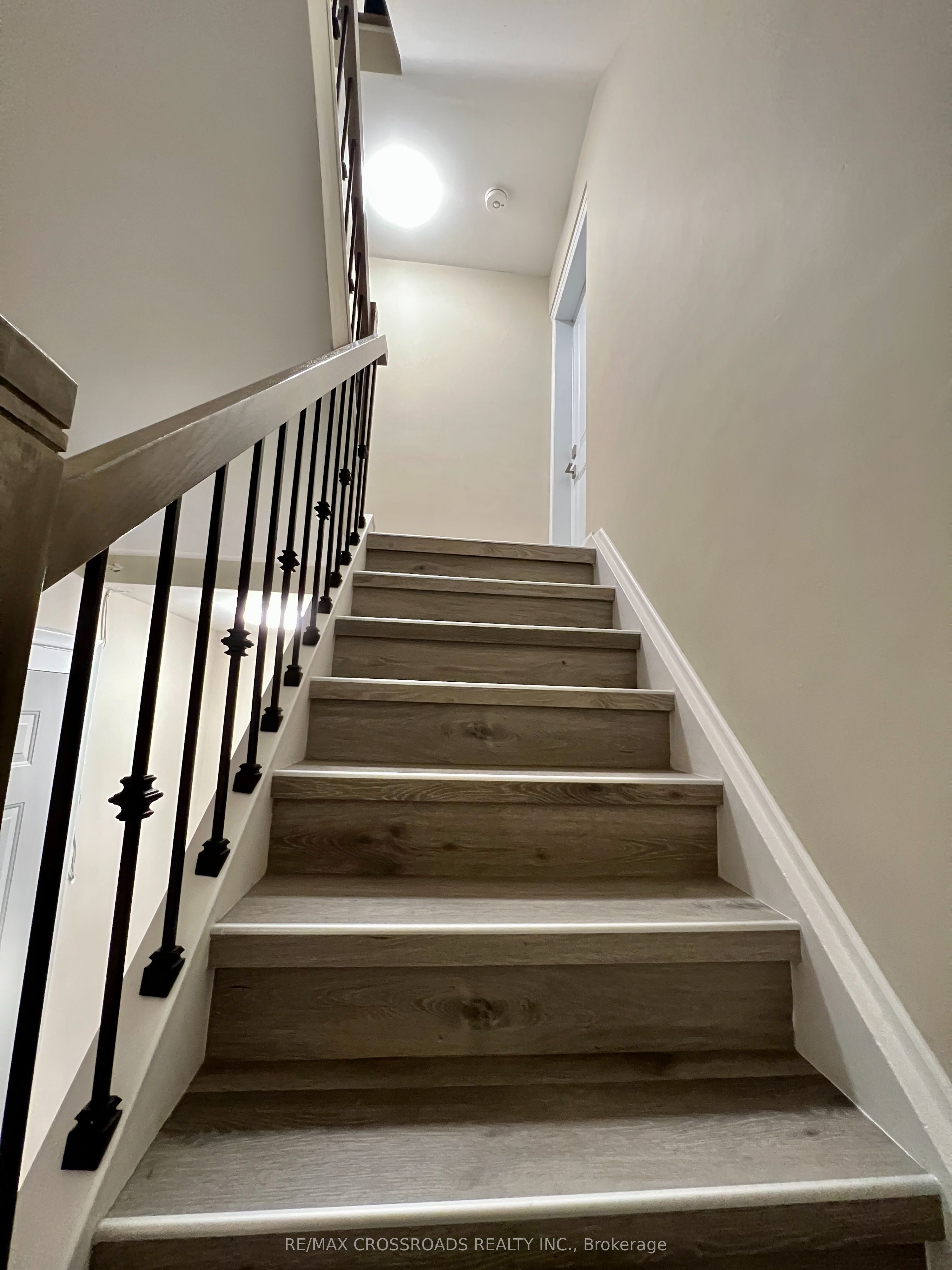 25 Glenside Avenue 2, Toronto, ON M4L 2T6 photo 2