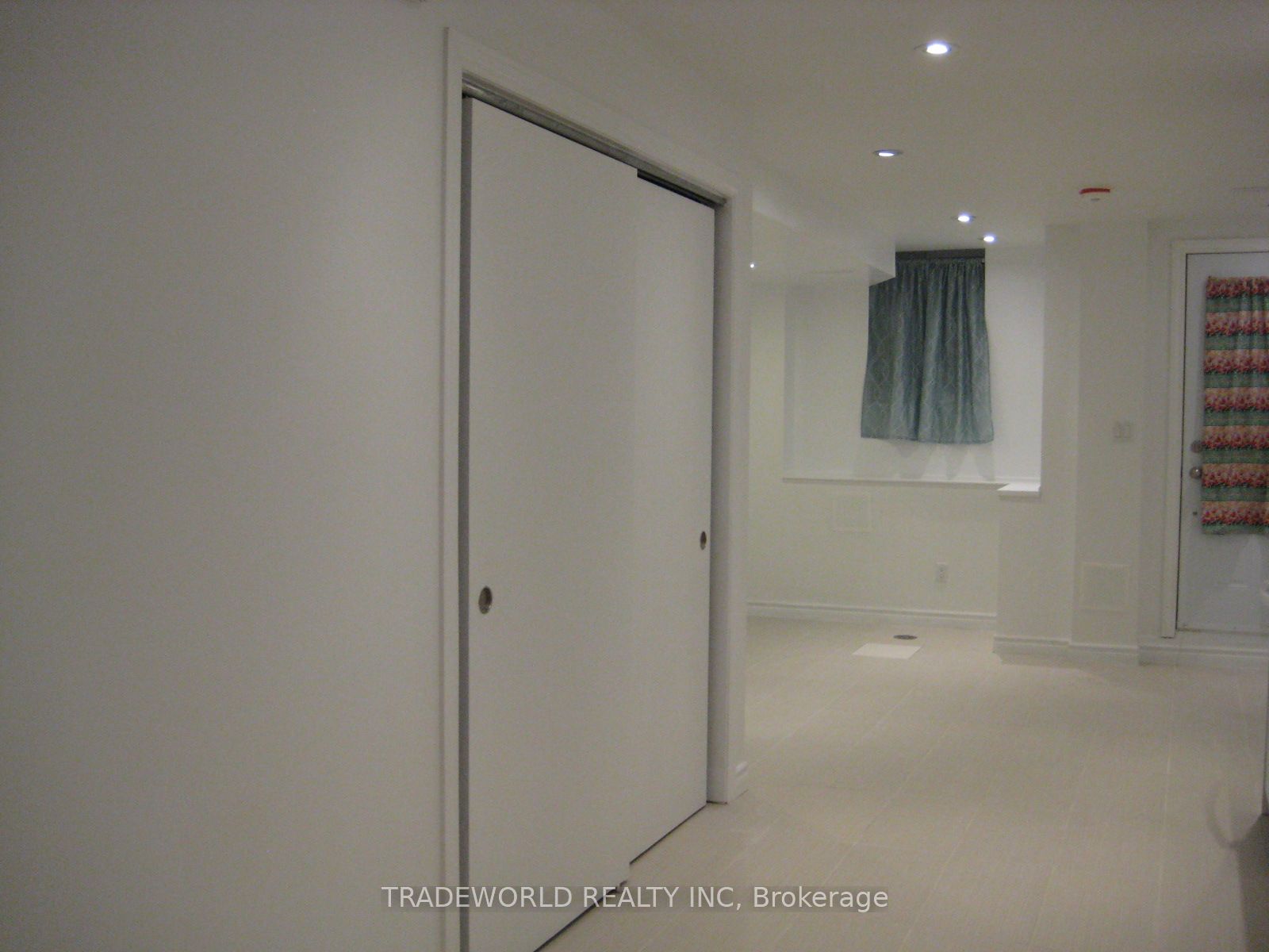 765 Gerrard Street E Lower, Toronto, ON M4M 1Y5 photo 2