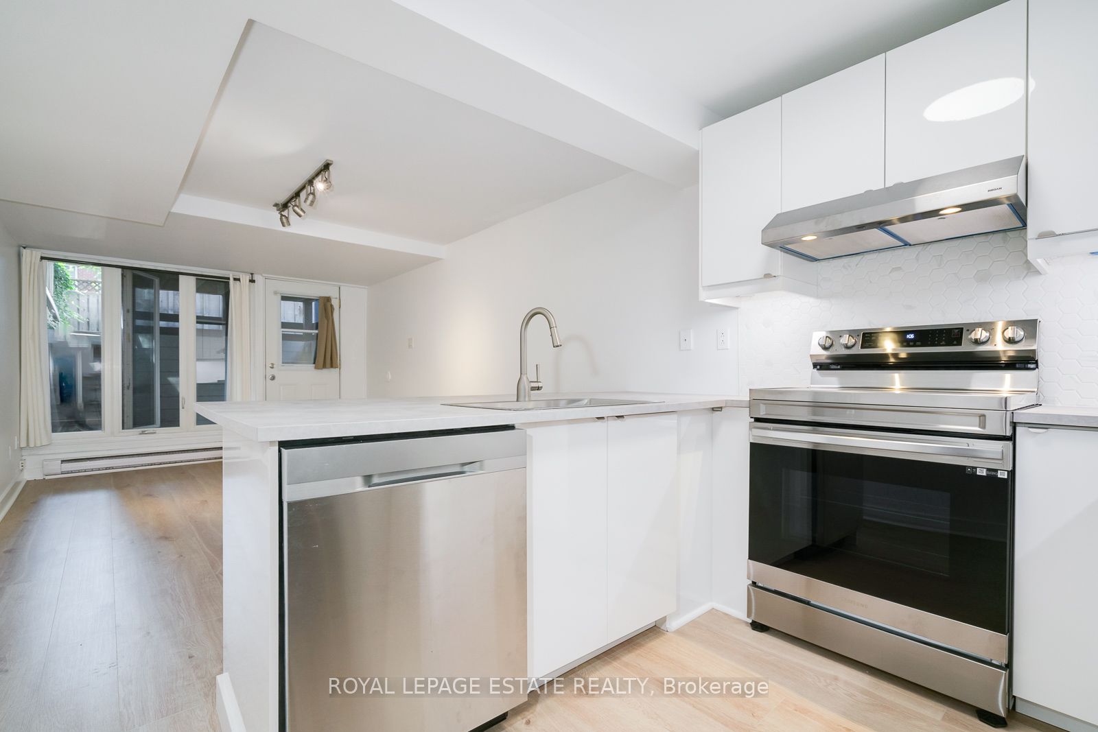 155 Langley Avenue Lower Level, Toronto, ON M4K 1B6 photo 3
