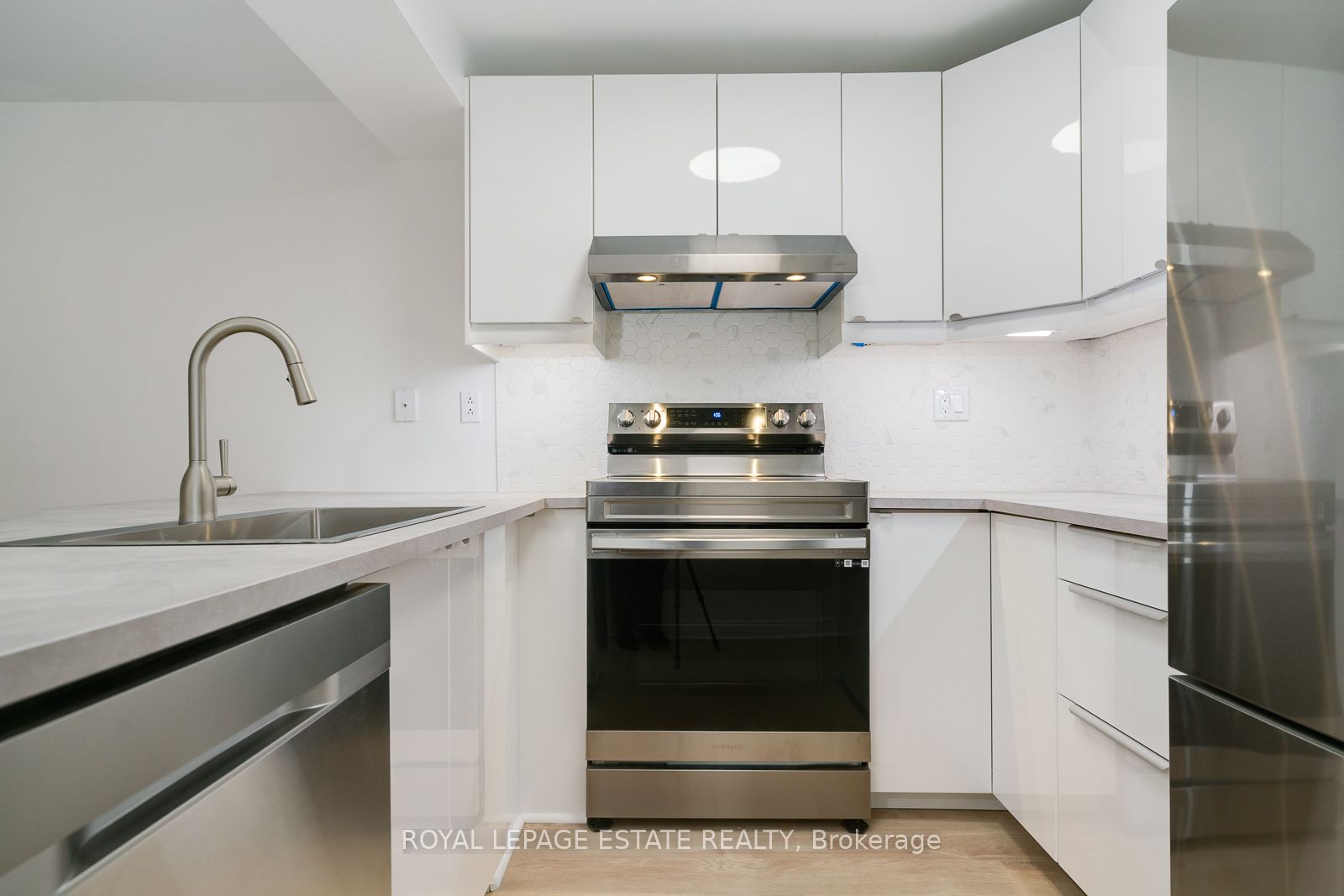 155 Langley Avenue Lower Level, Toronto, ON M4K 1B6 photo 4