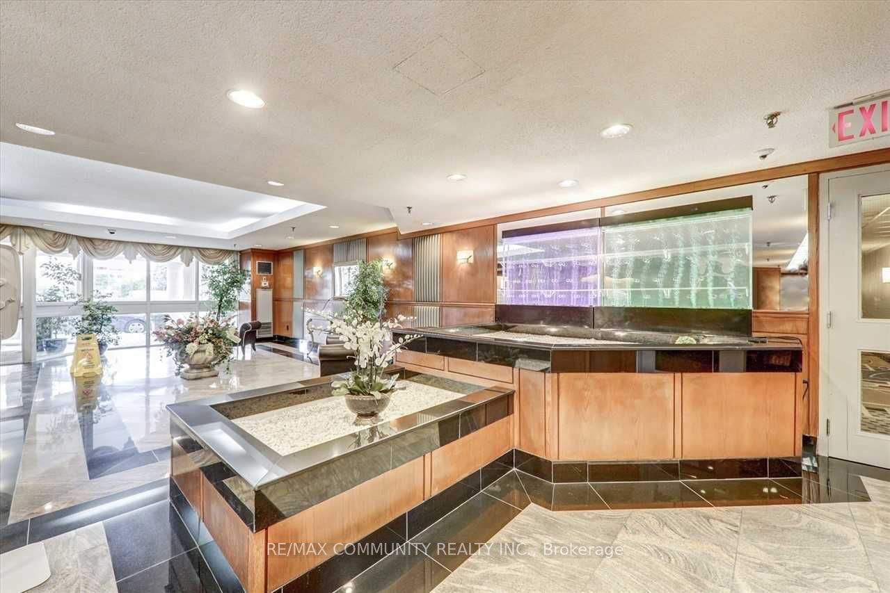 430 Mclevin Avenue Ph11, Toronto, ON M1B 5P1 photo 2