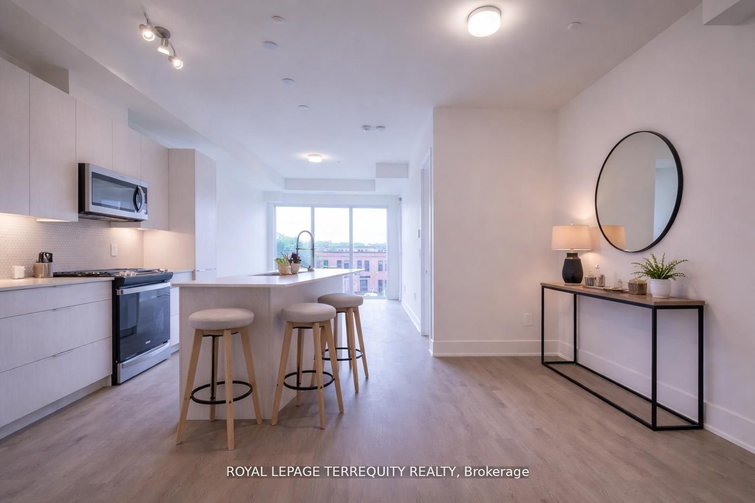 495 Logan Avenue 505, Toronto, ON M4K 0A5 photo 2