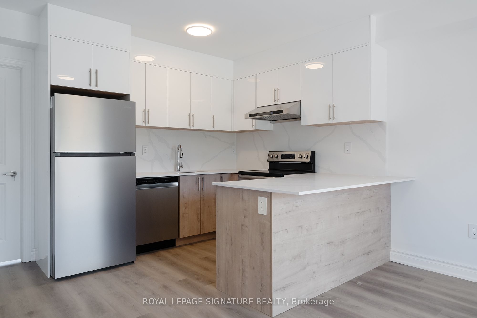 2052 Pharmacy Avenue 3, Toronto, ON M1T 1H8 photo 3