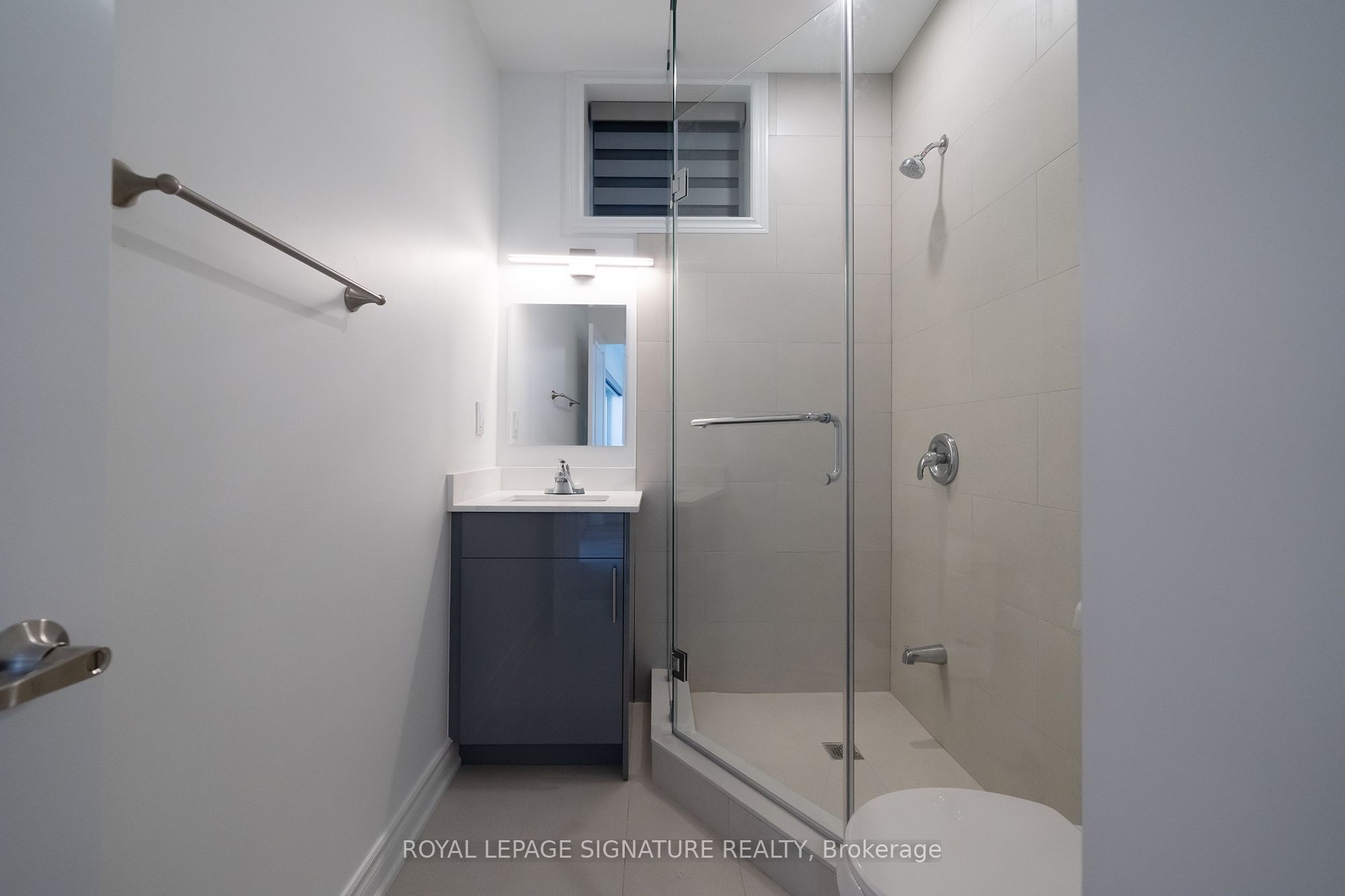 2052 Pharmacy Avenue 2, Toronto, ON M1T 1H8 photo 2