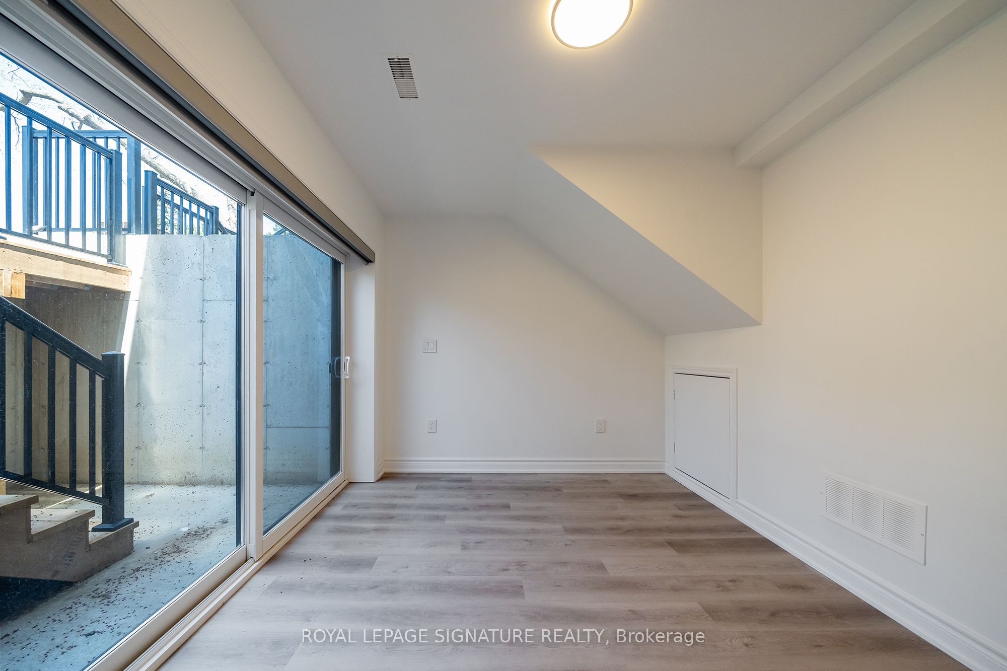 2052 Pharmacy Avenue 2, Toronto, ON M1T 1H8 photo 5