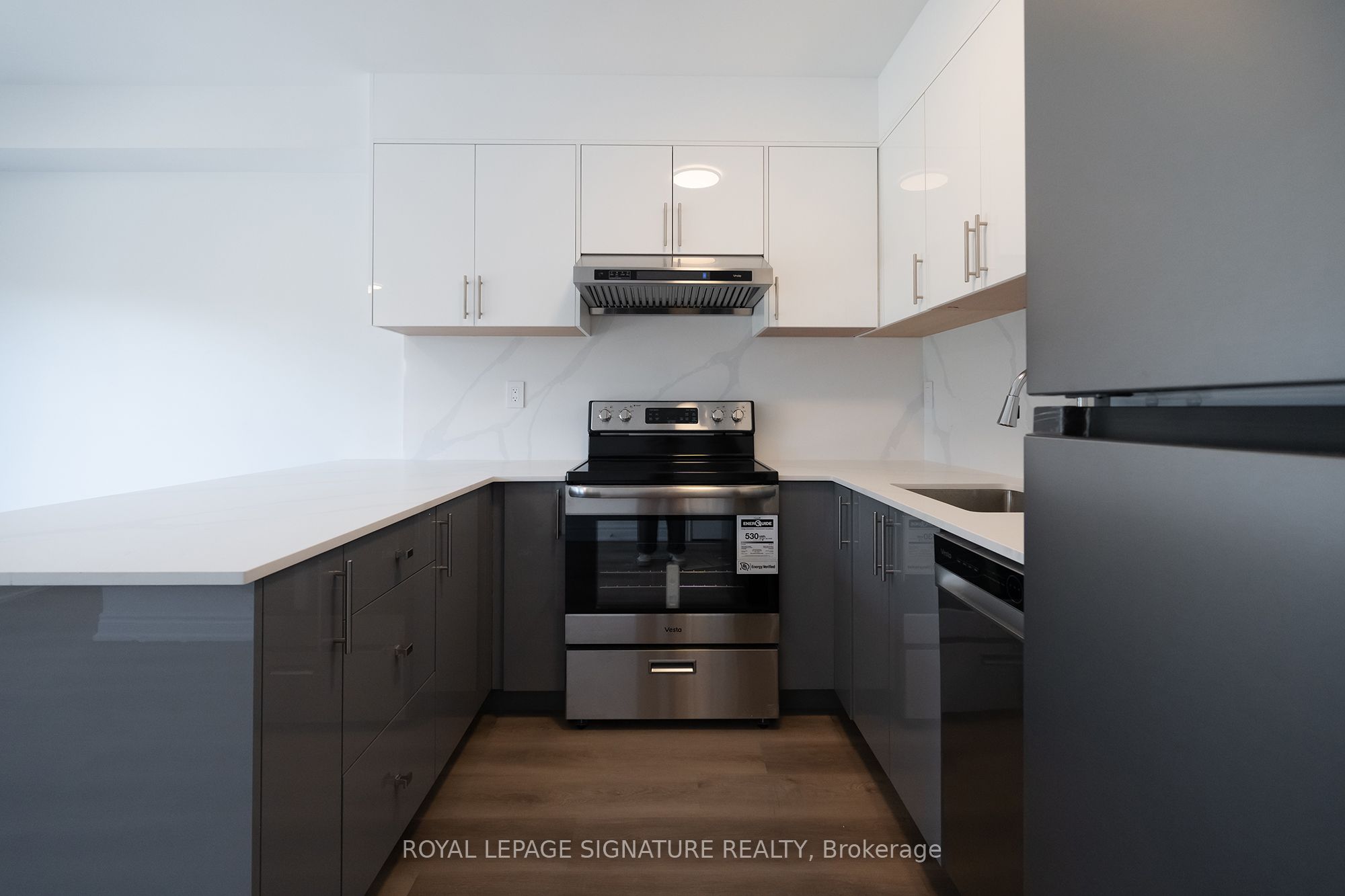 2052 Pharmacy Avenue 1, Toronto, ON M1T 1H8