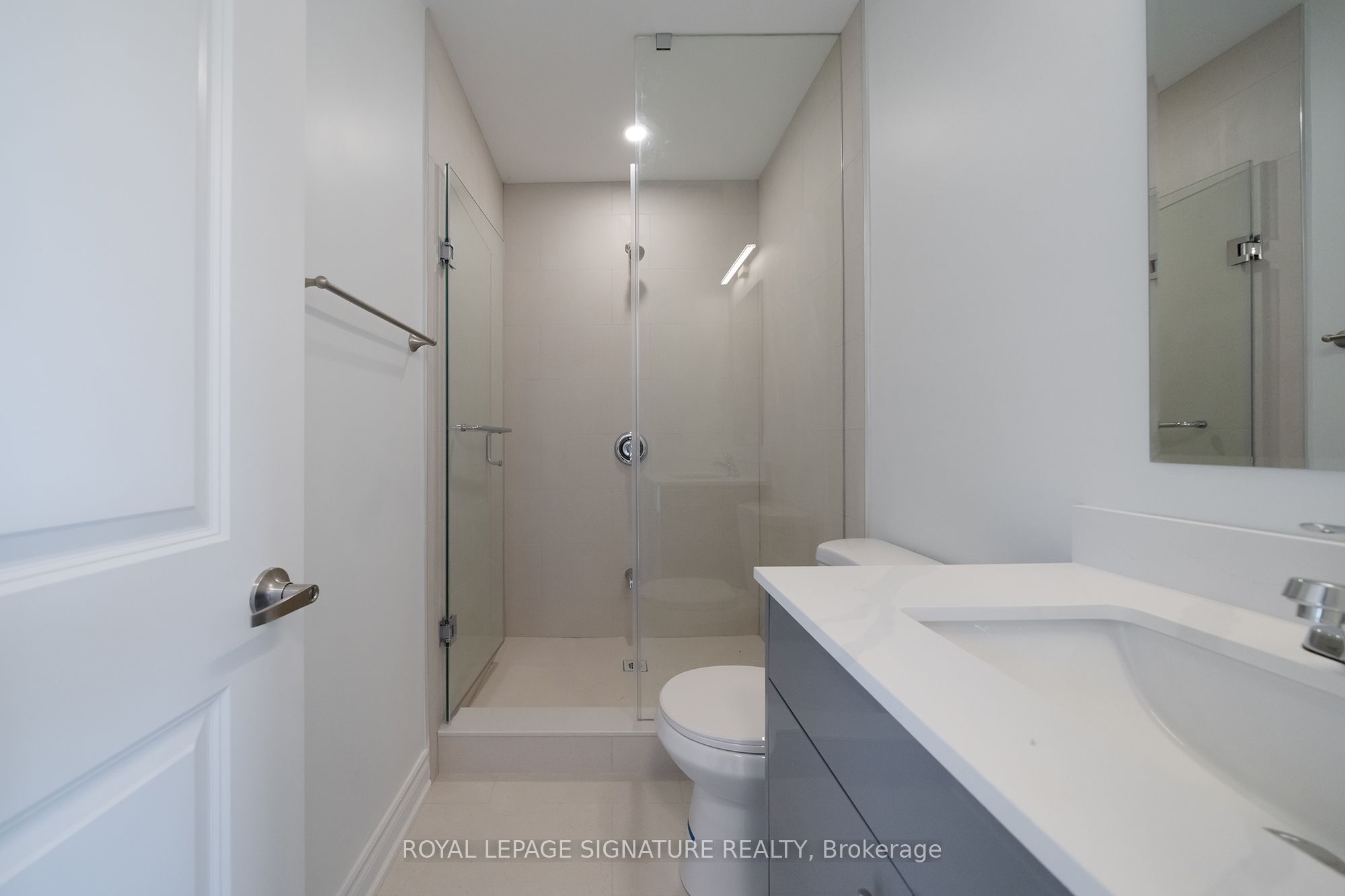 2052 Pharmacy Avenue 1, Toronto, ON M1T 1H8 photo 3