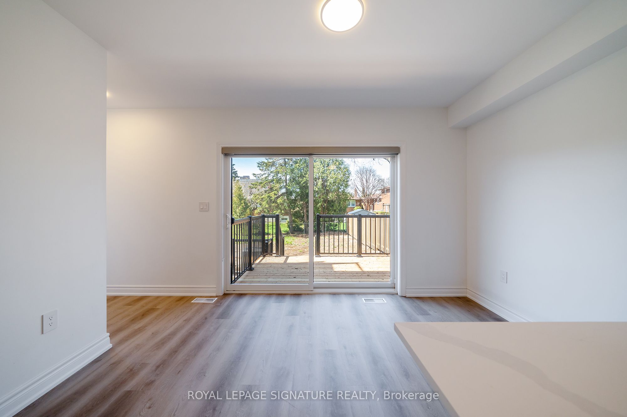 2052 Pharmacy Avenue 1, Toronto, ON M1T 1H8 photo 5