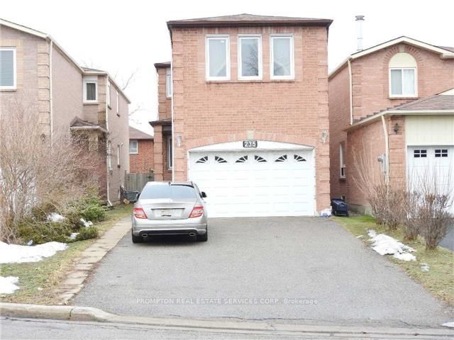 235 Roxanne Crescent, Toronto, ON M1V 4G5