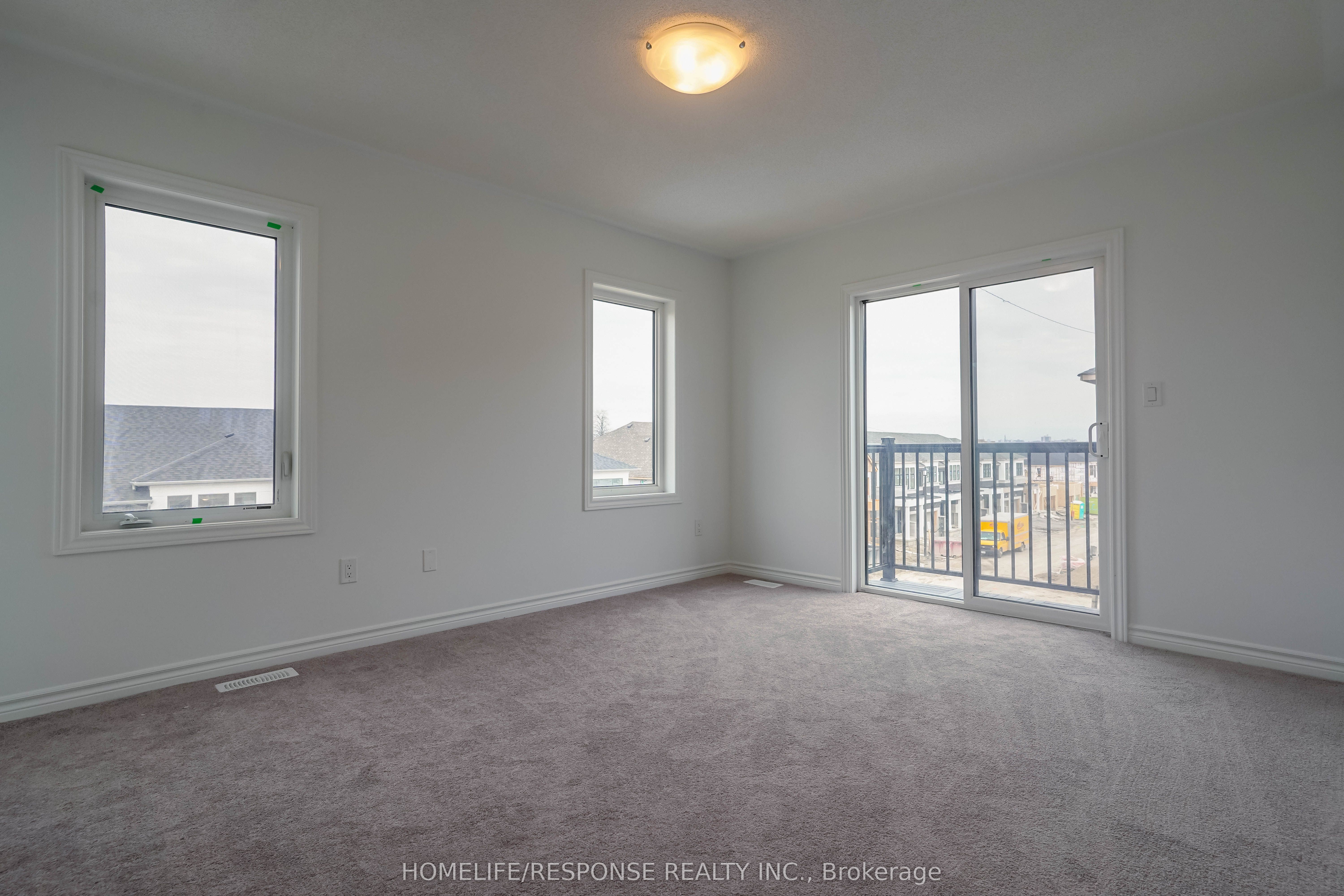 331 Okanagan Path S, Oshawa, ON L1H 6T9 photo 4
