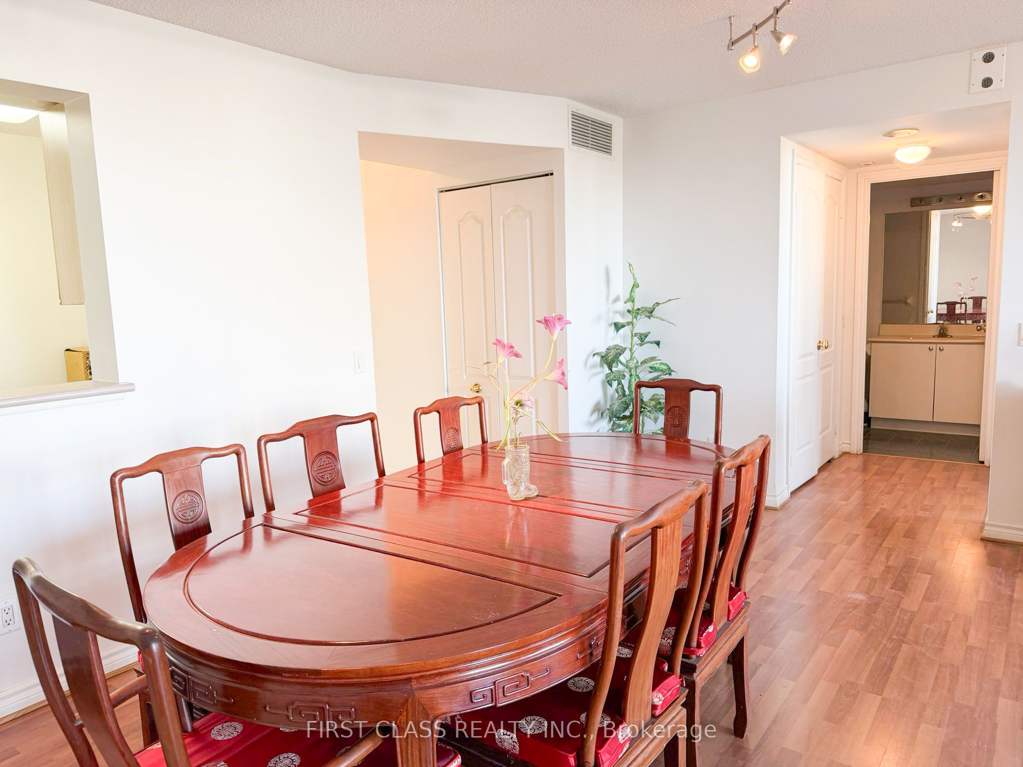 115 E Omni Drive 807, Toronto, ON M1P 5B4 photo 3
