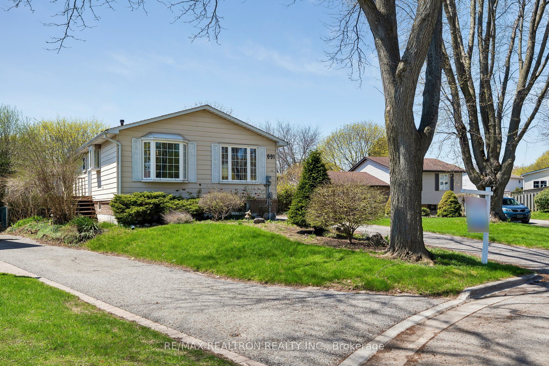 991 Cardinal Court, Oshawa, ON L1G 6Y4 photo 2