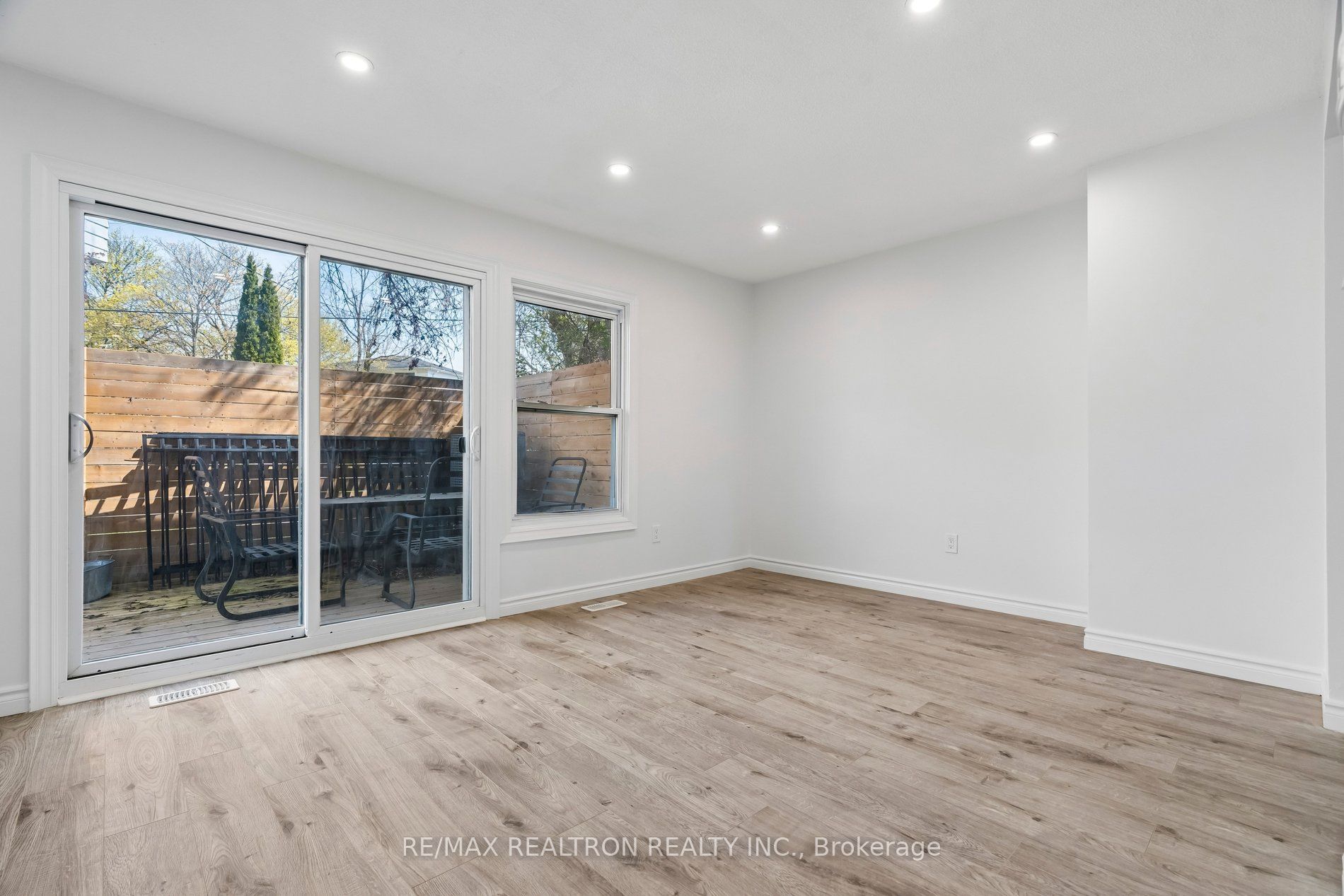 342 Fernwood Avenue, Oshawa, ON L1G 2H7 photo 5