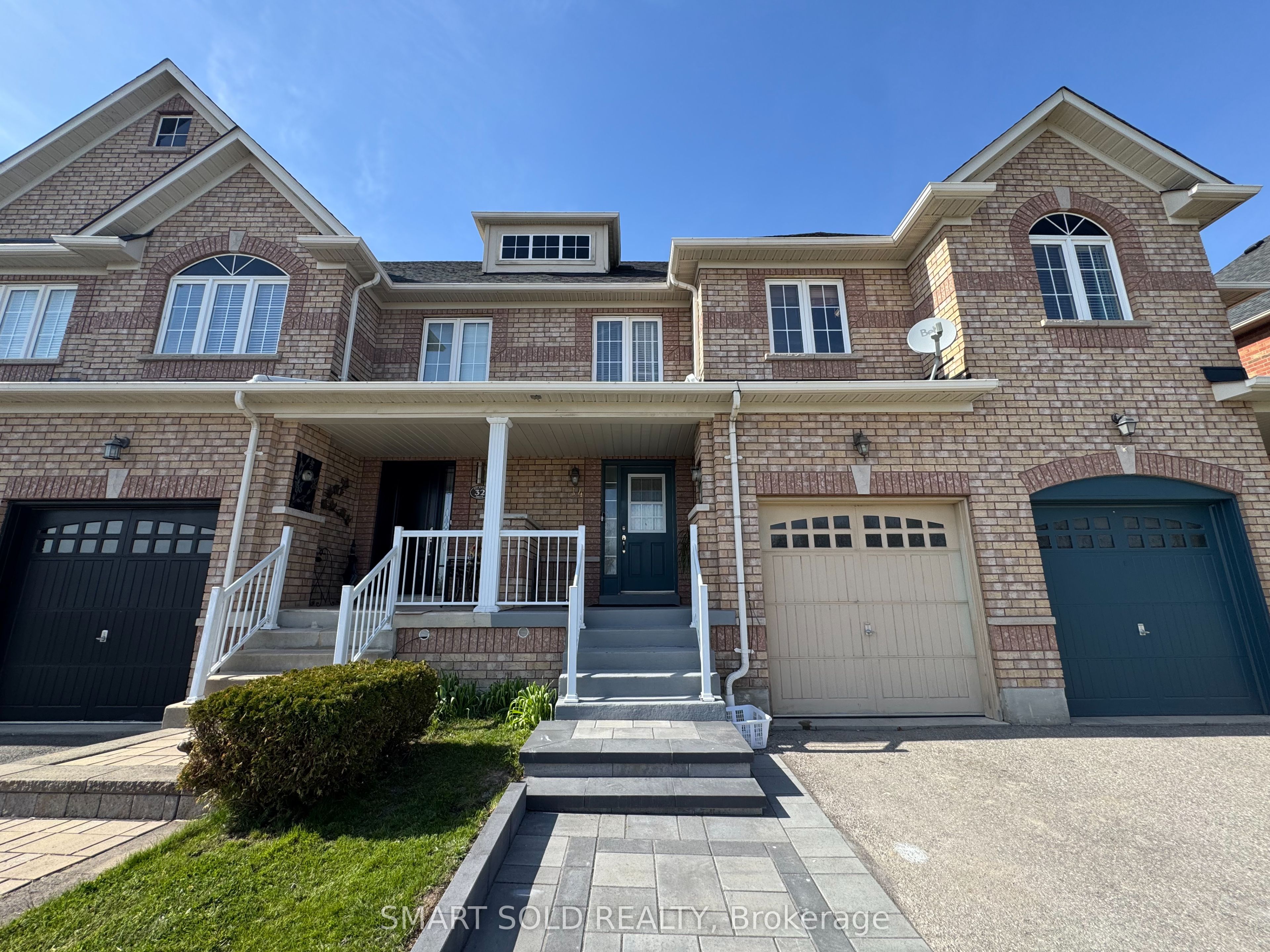34 Atlantis Drive, Whitby, ON L1N 0E2 photo 2