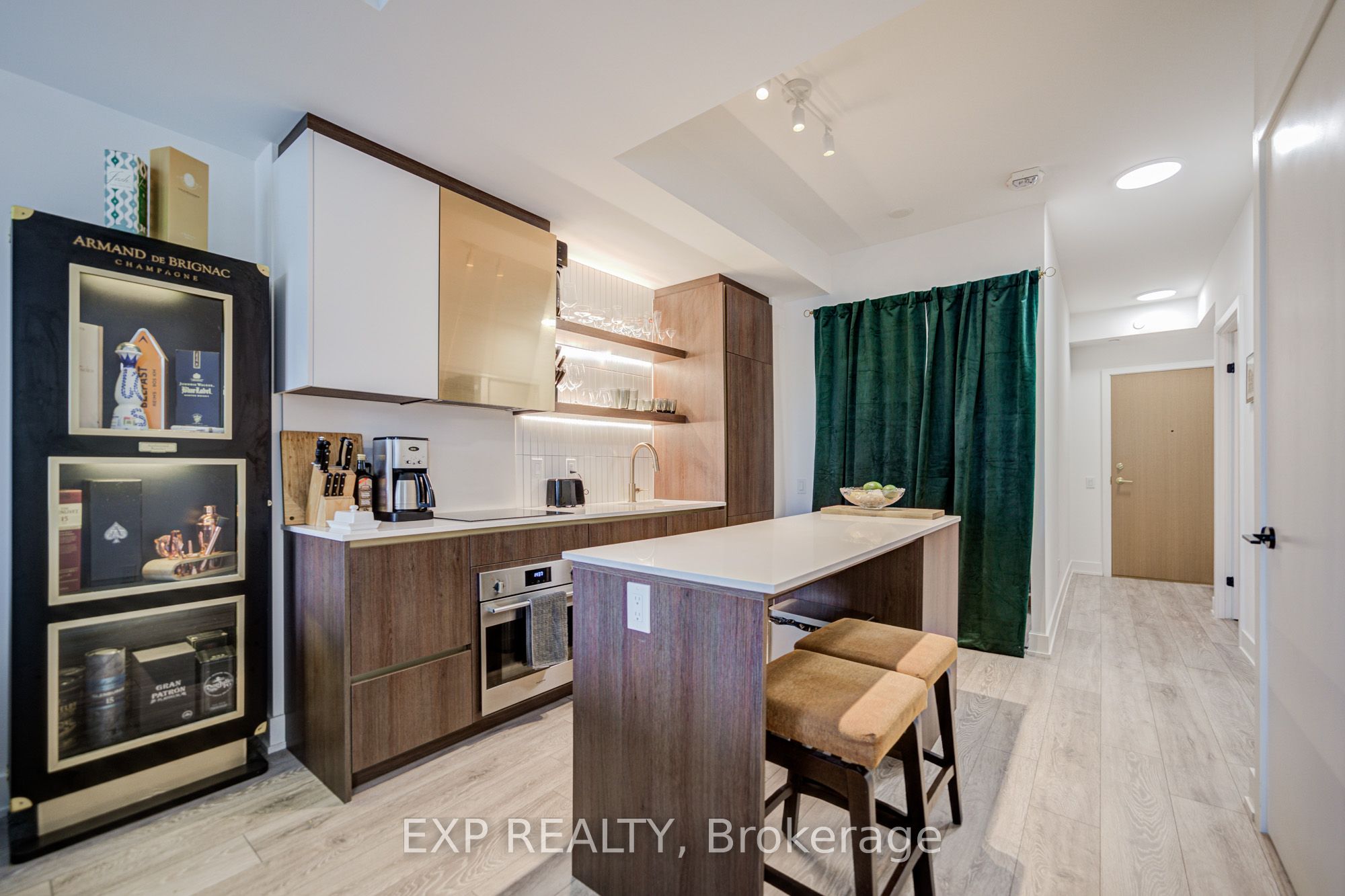 1285 Queen Street E 211, Toronto, ON M4L 1C2 photo 2